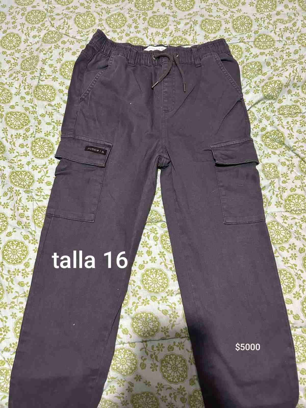 Polerones, pantalones y mochilas - miniatura 3