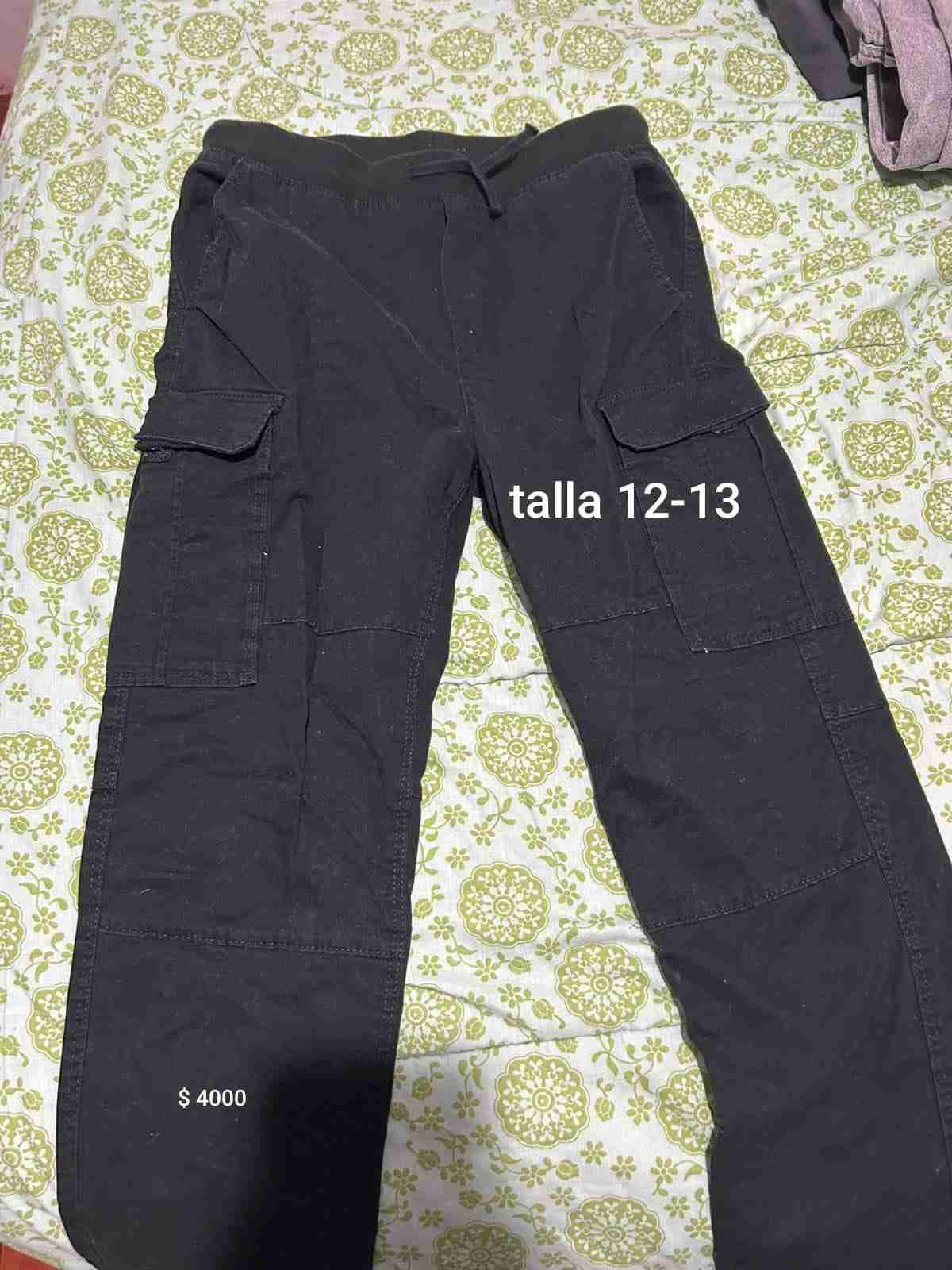 Polerones, pantalones y mochilas - miniatura 4