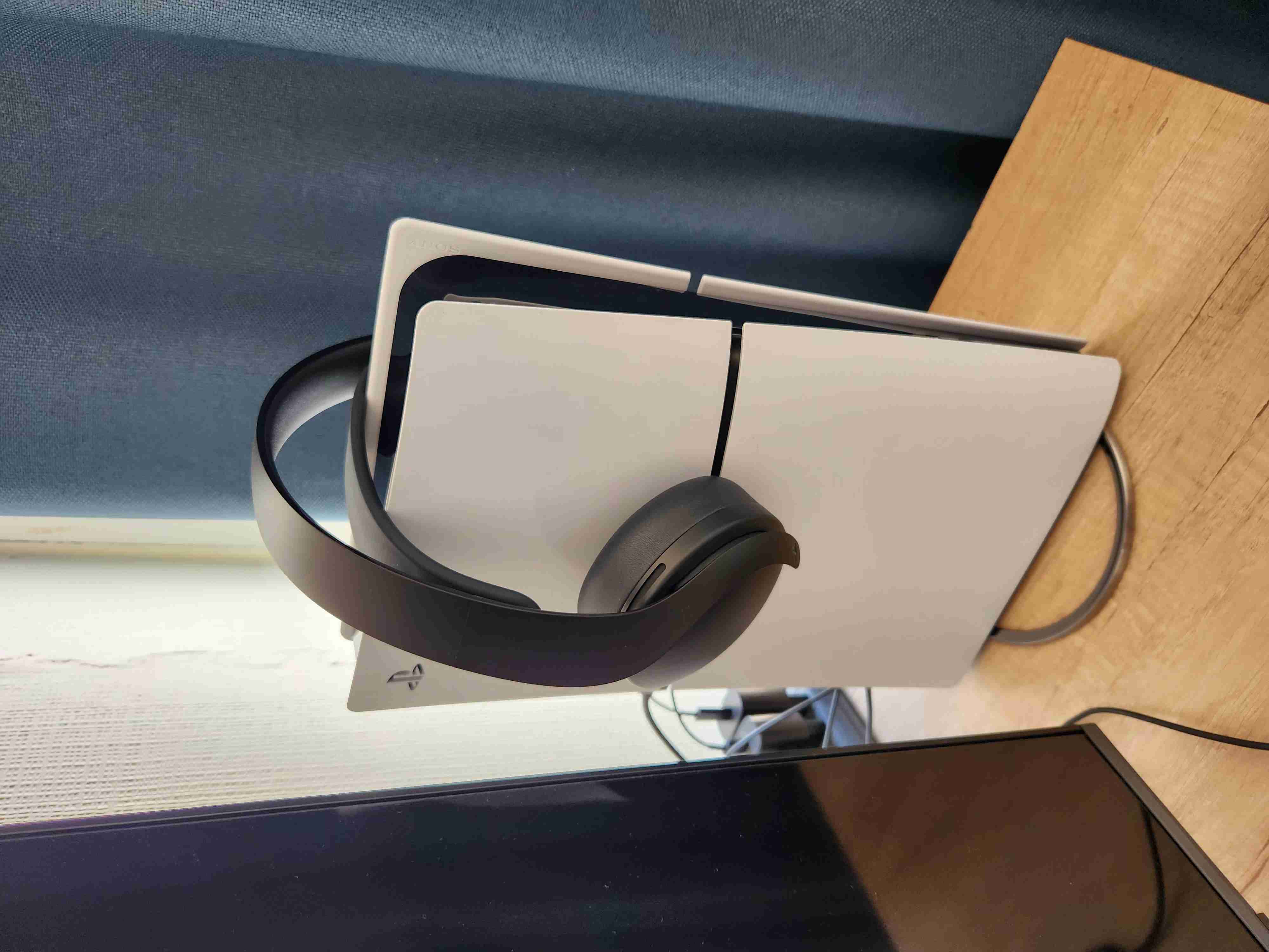 Playstation 5 Slim con audífonos