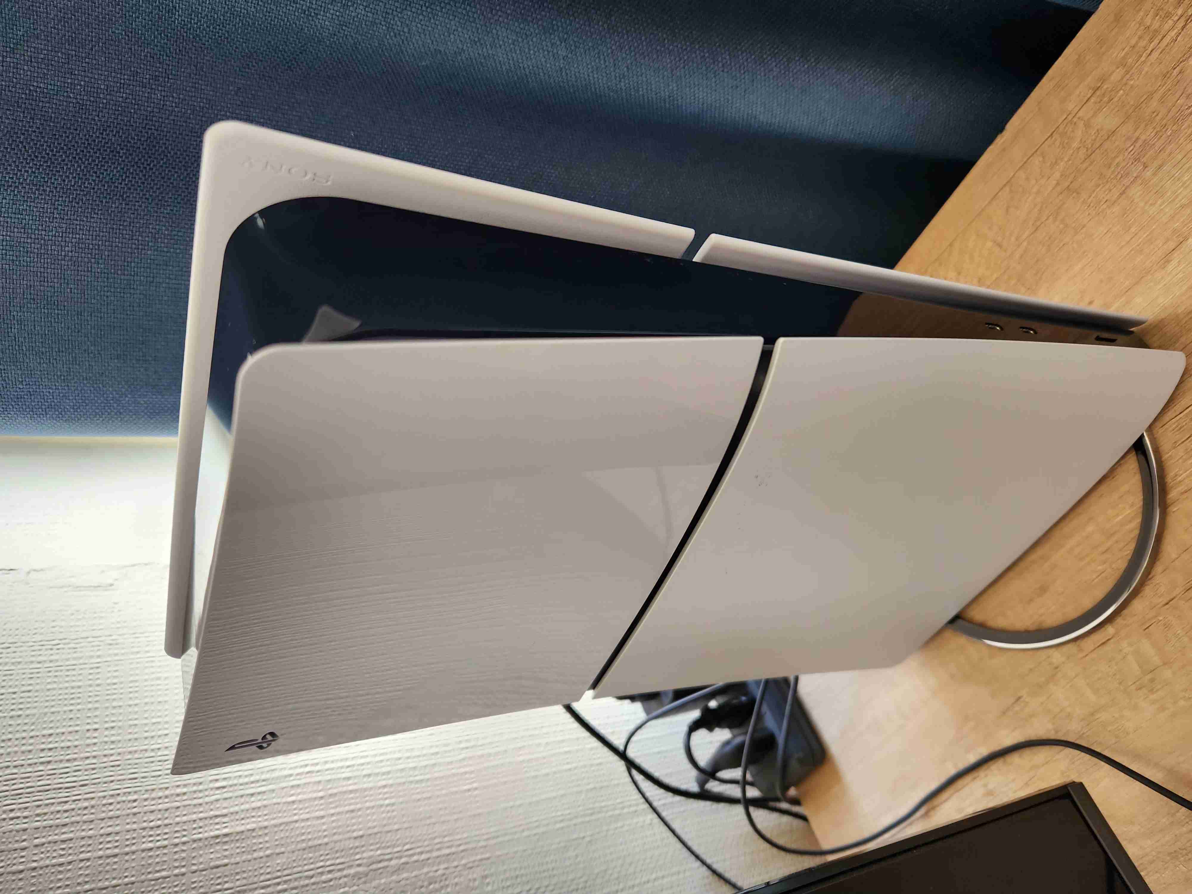 Playstation 5 Slim con audífonos - 3