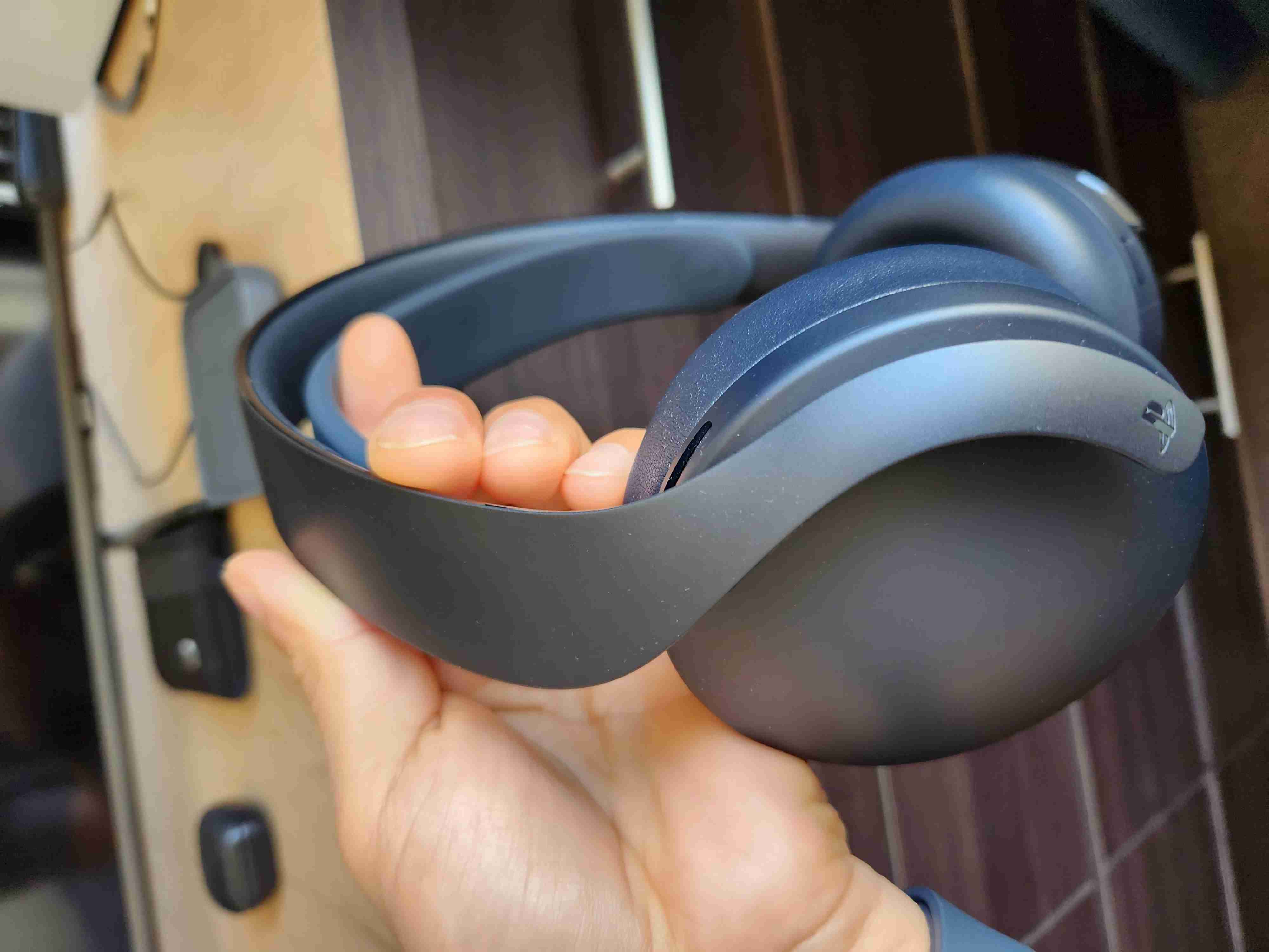 Playstation 5 Slim con audífonos - 4