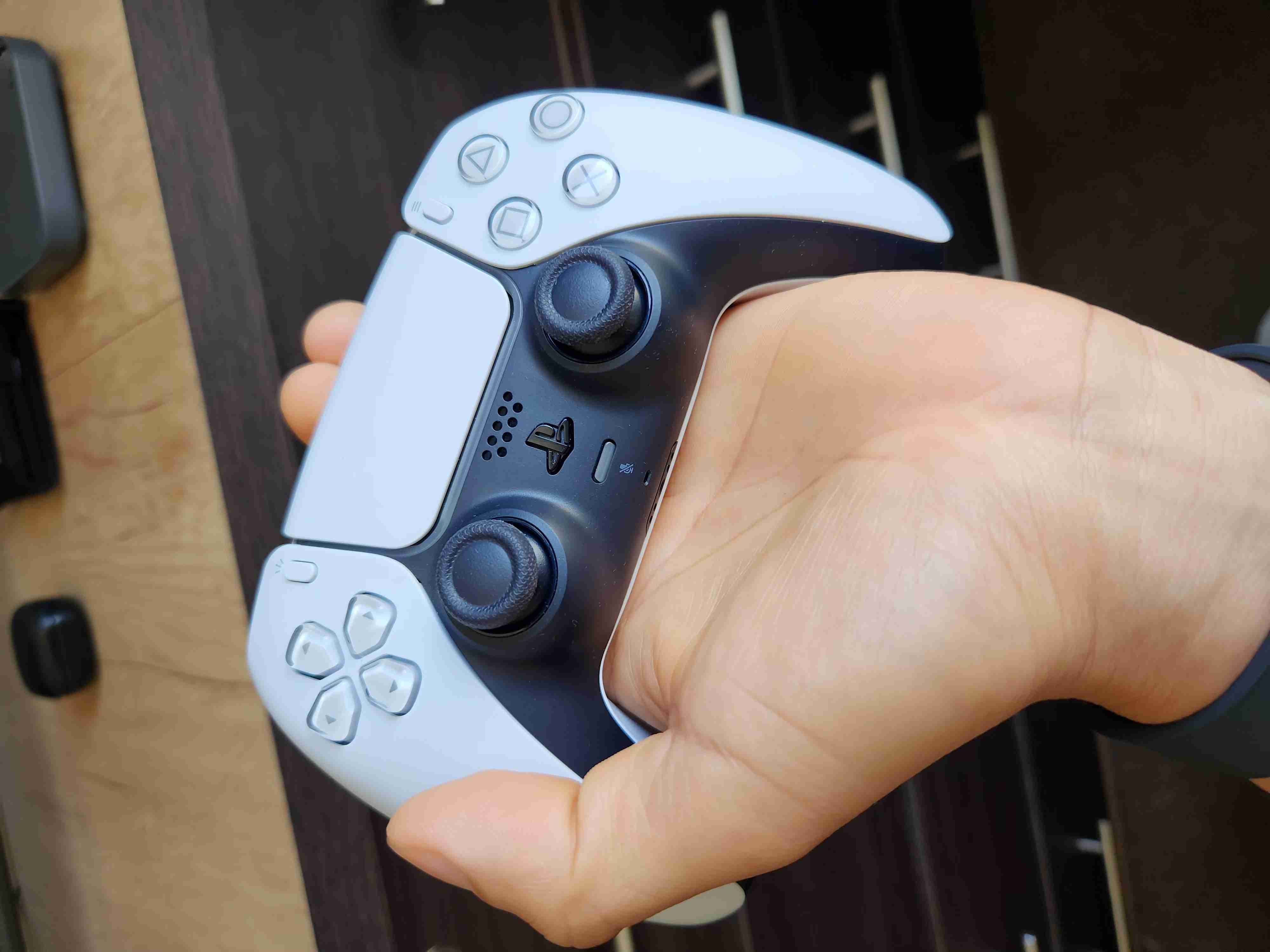 Playstation 5 Slim con audífonos - 5