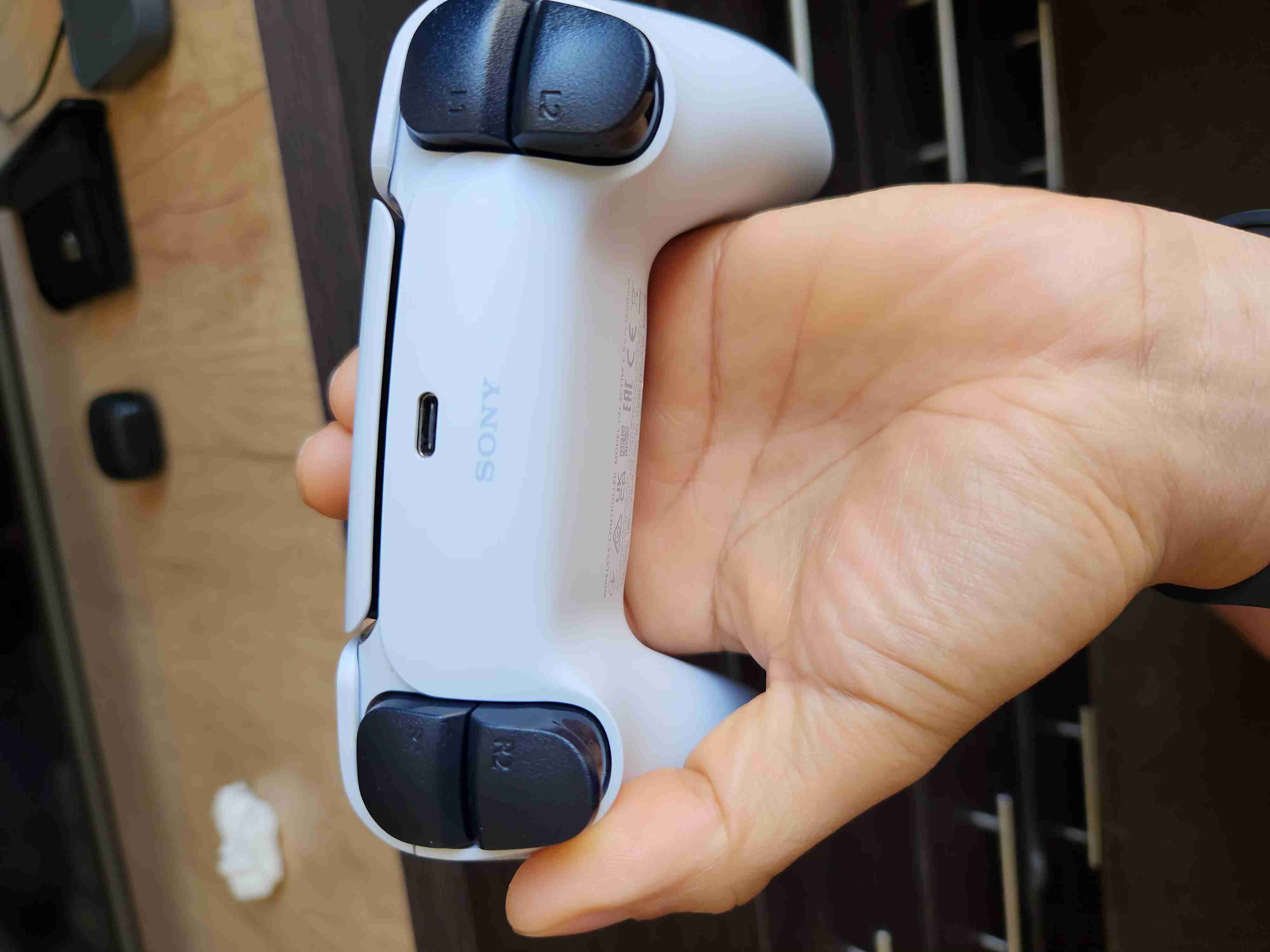 Playstation 5 Slim con audífonos - 6