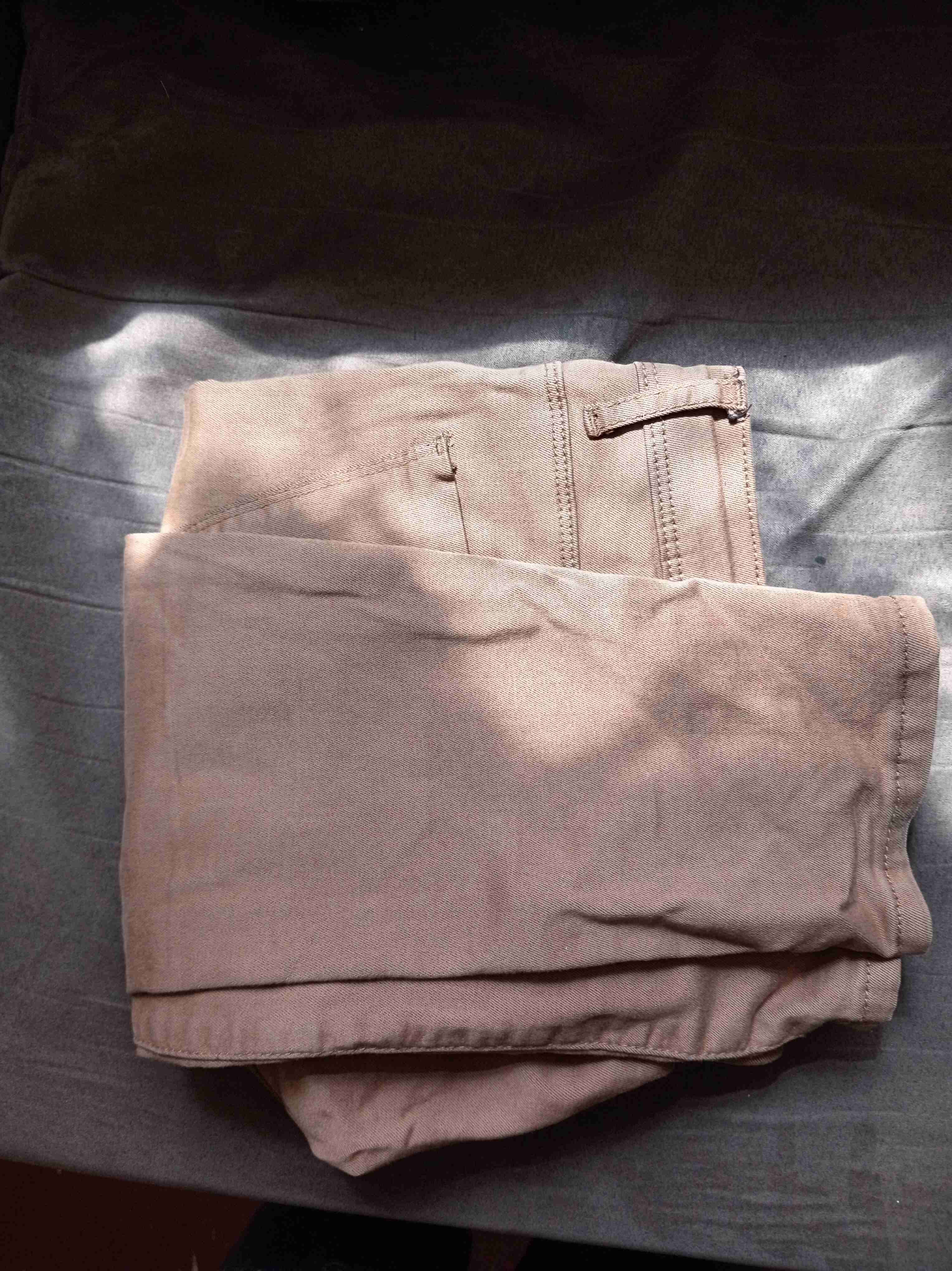 Pantalones beige casuales