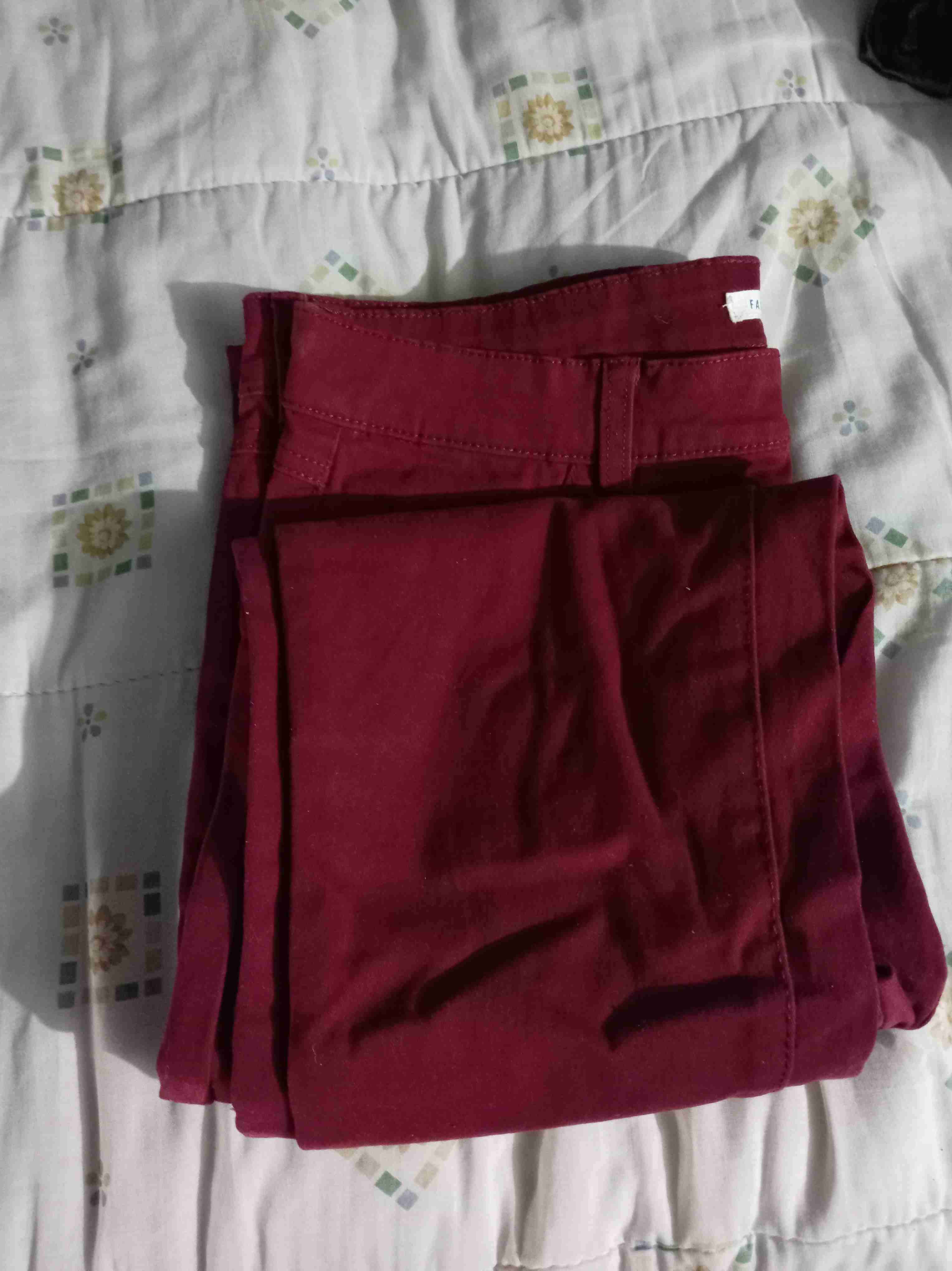 Pantalón rojo elegante