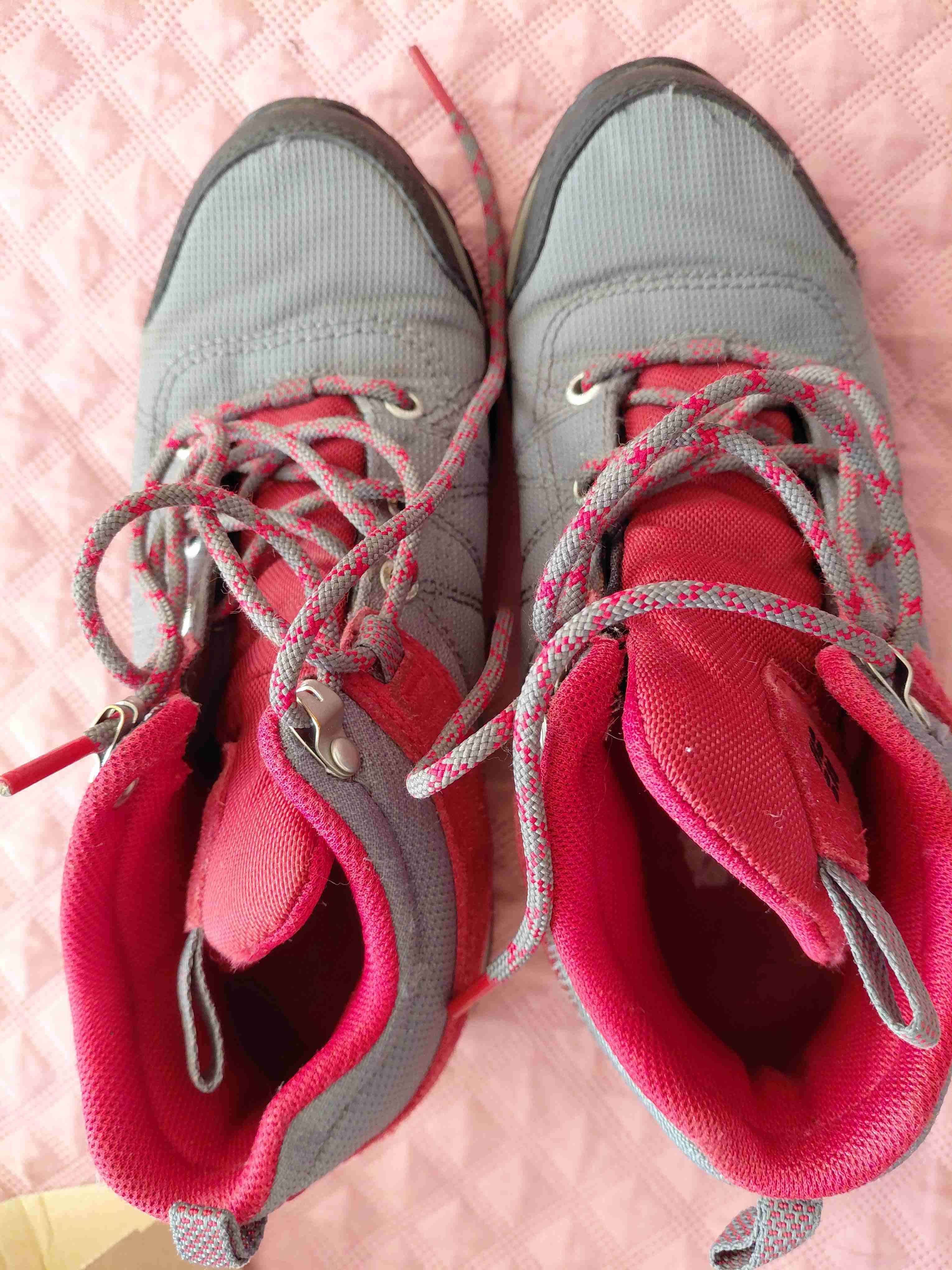 Zapatillas de trekking gris y rojo