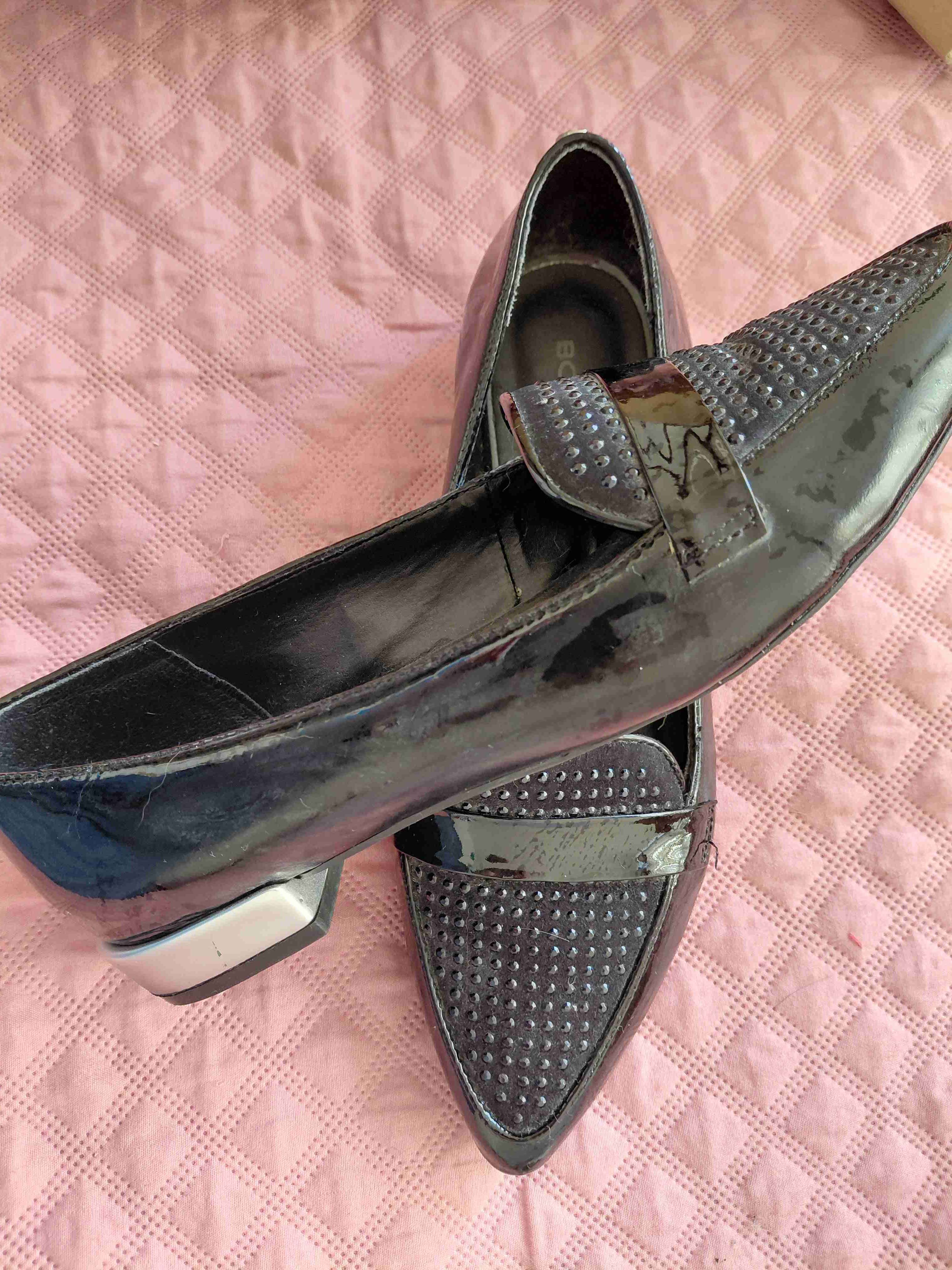 Zapatos de cuero negros elegantes