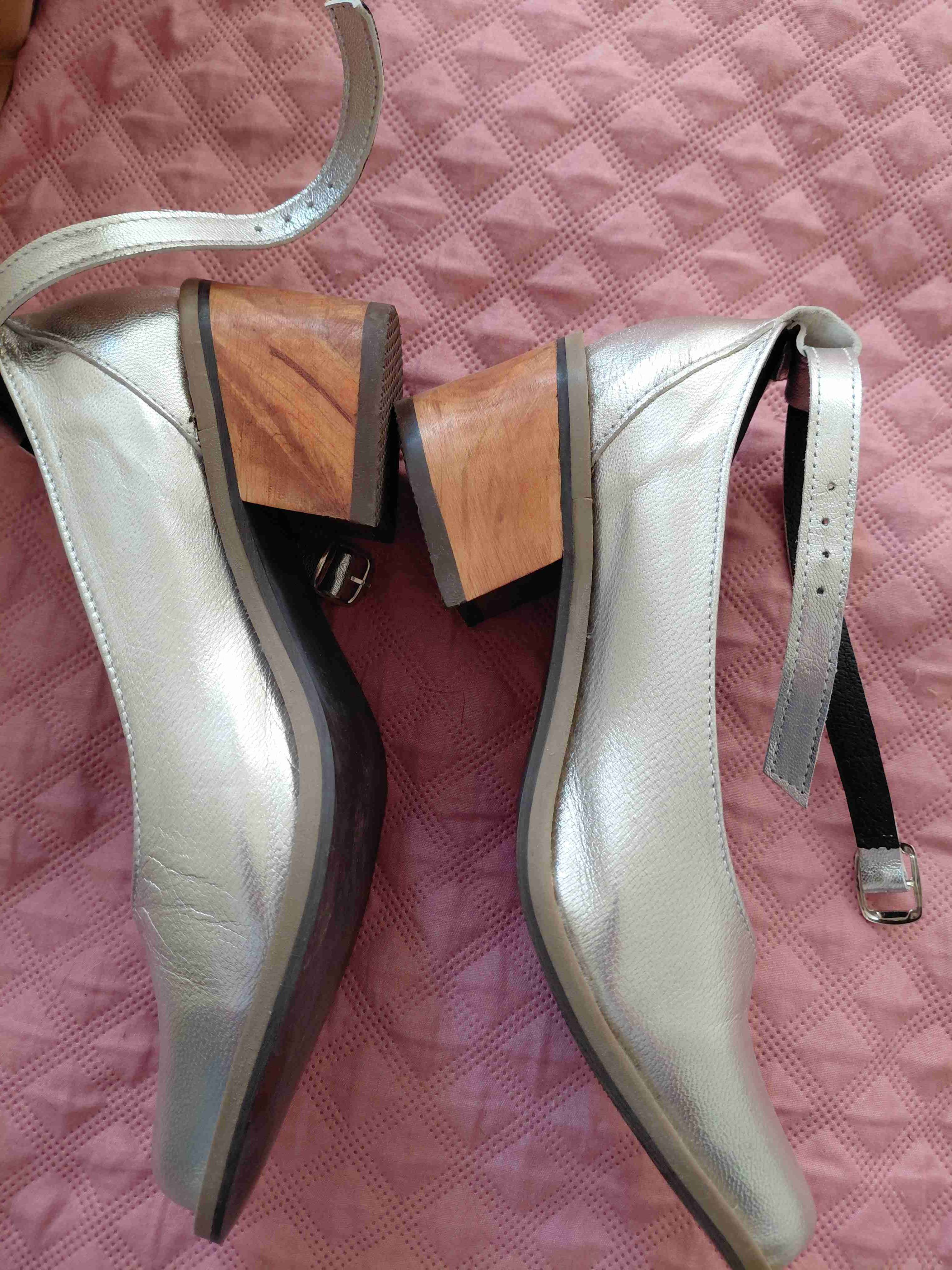 Zapatos plateados con correa - miniatura 2