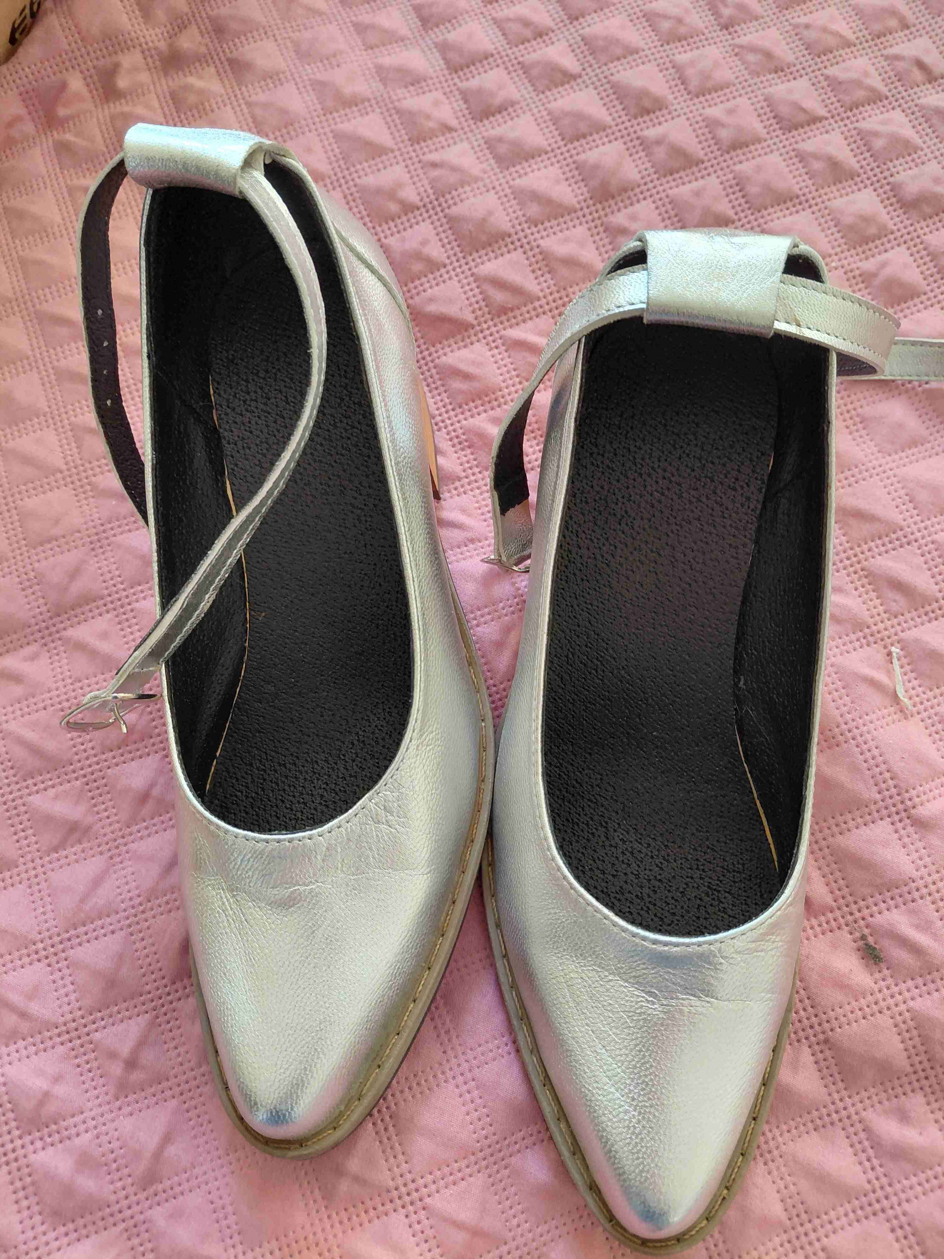 Zapatos plateados con correa - miniatura 3