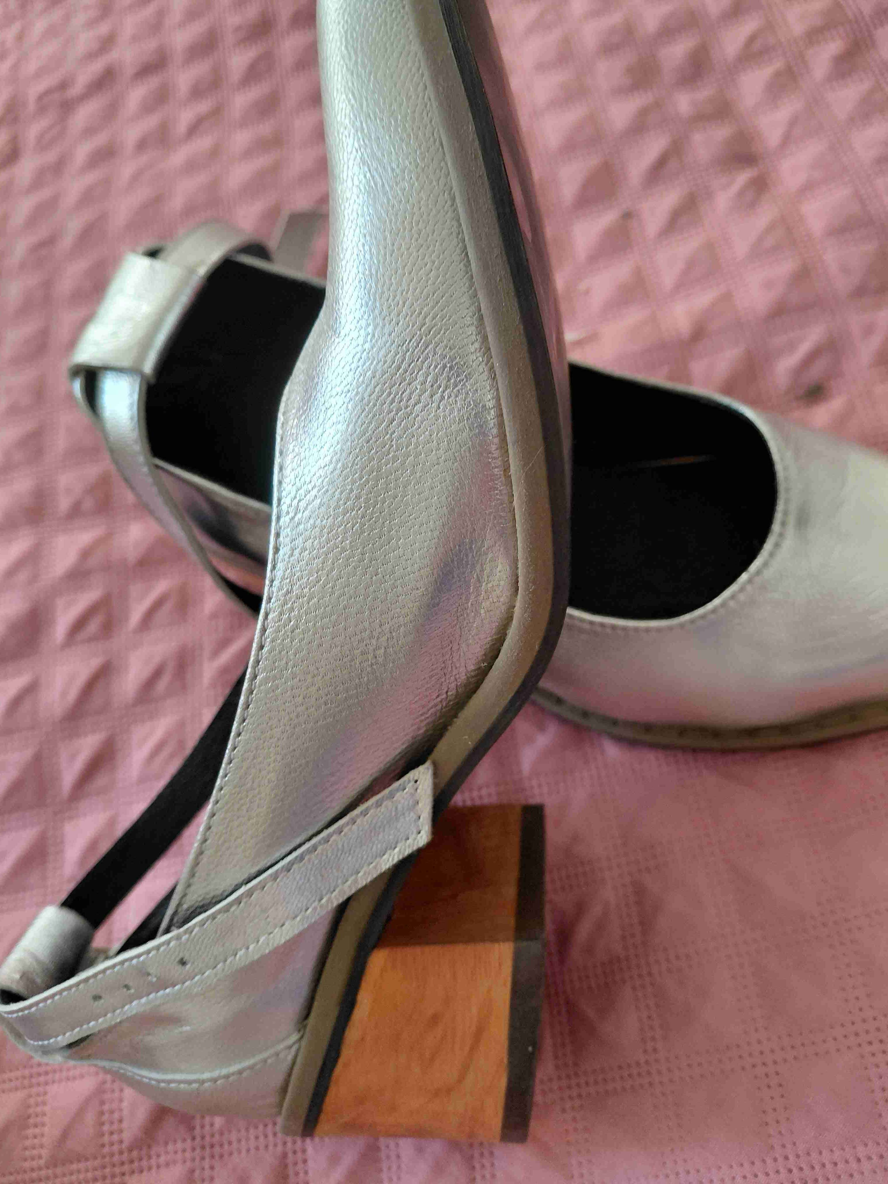 Zapatos plateados con correa - miniatura 4