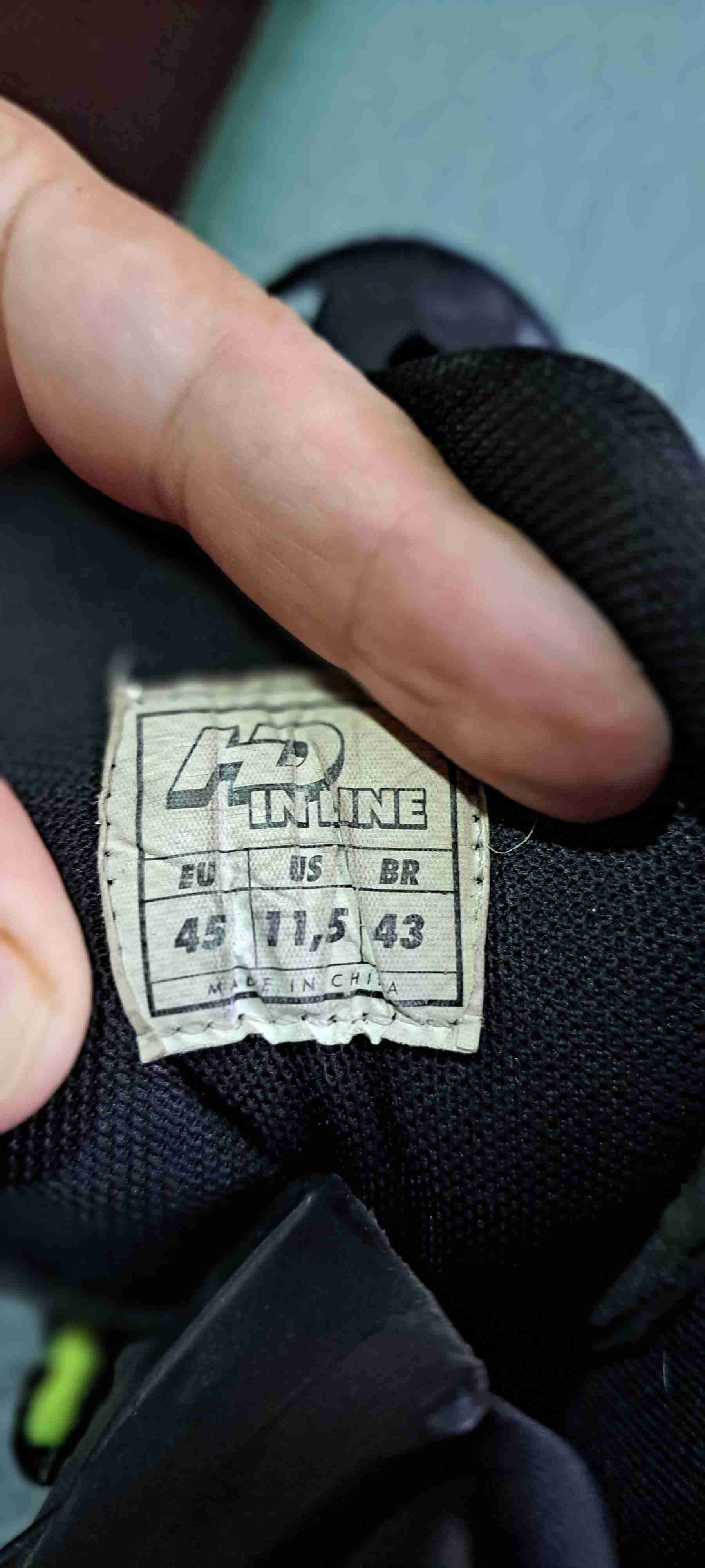 Patines en línea negros con detalles verdes - miniatura 2