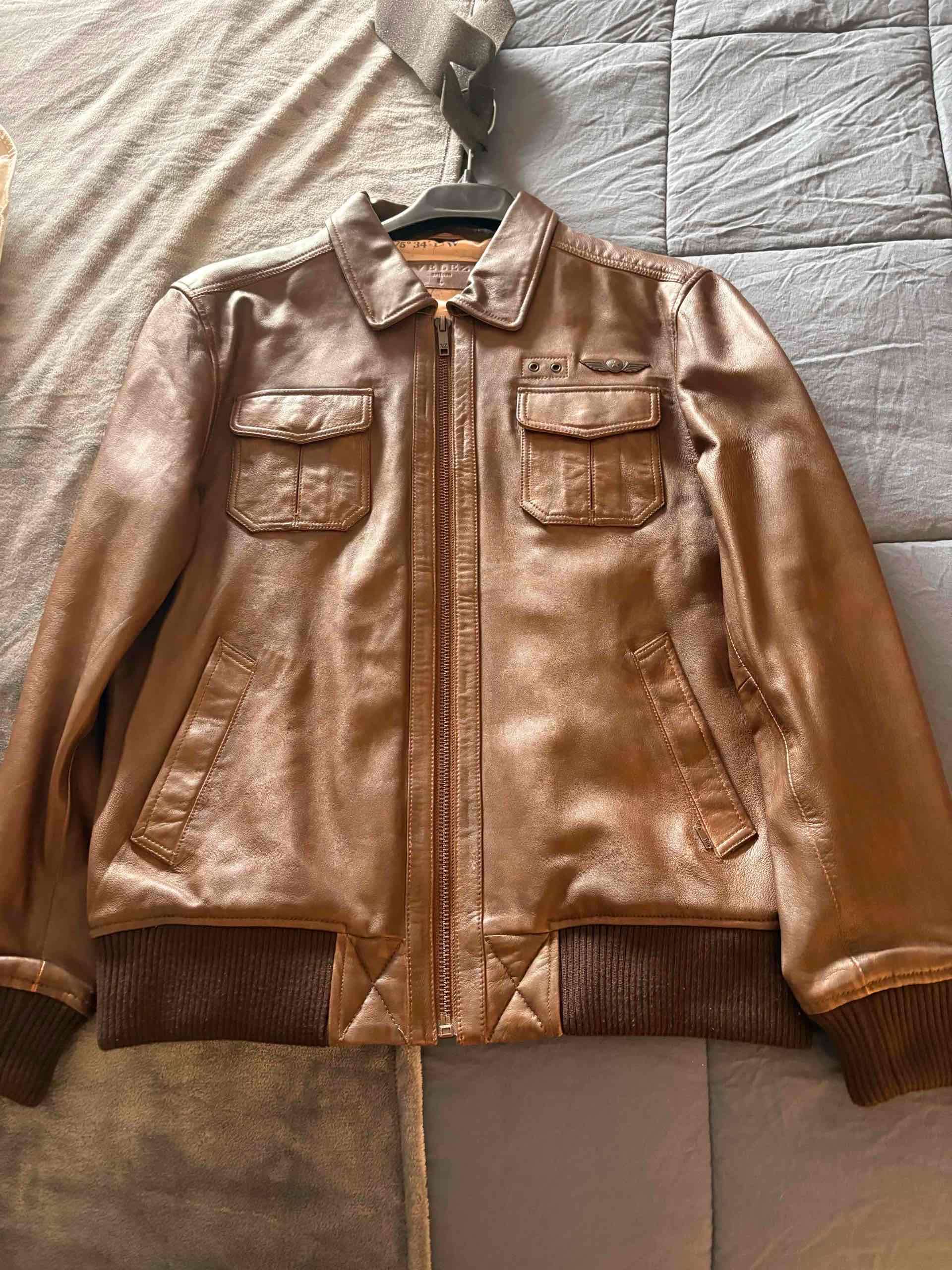 Cazadora de cuero marrón