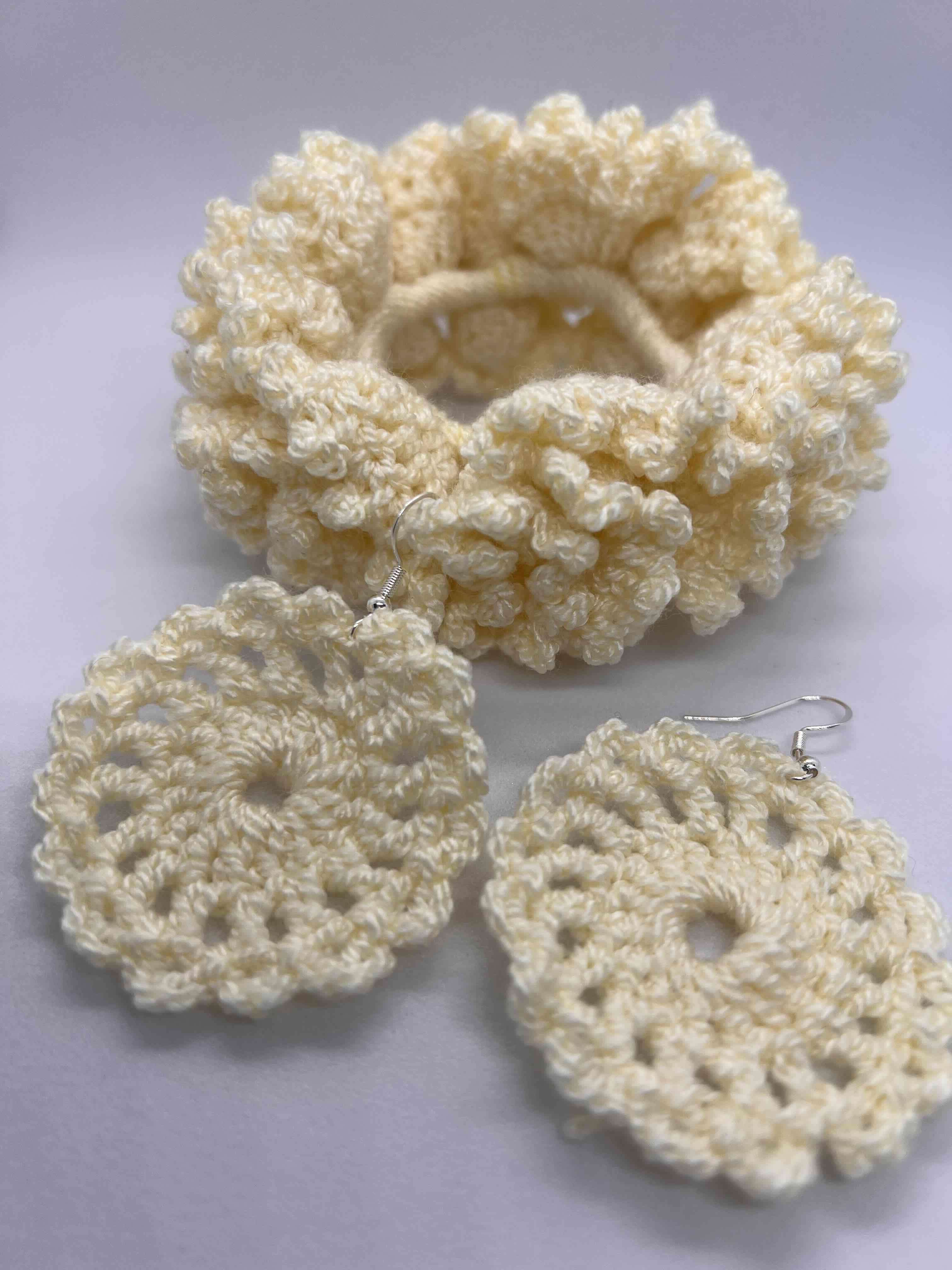 Set de accesorios tejidos a crochet - miniatura 3