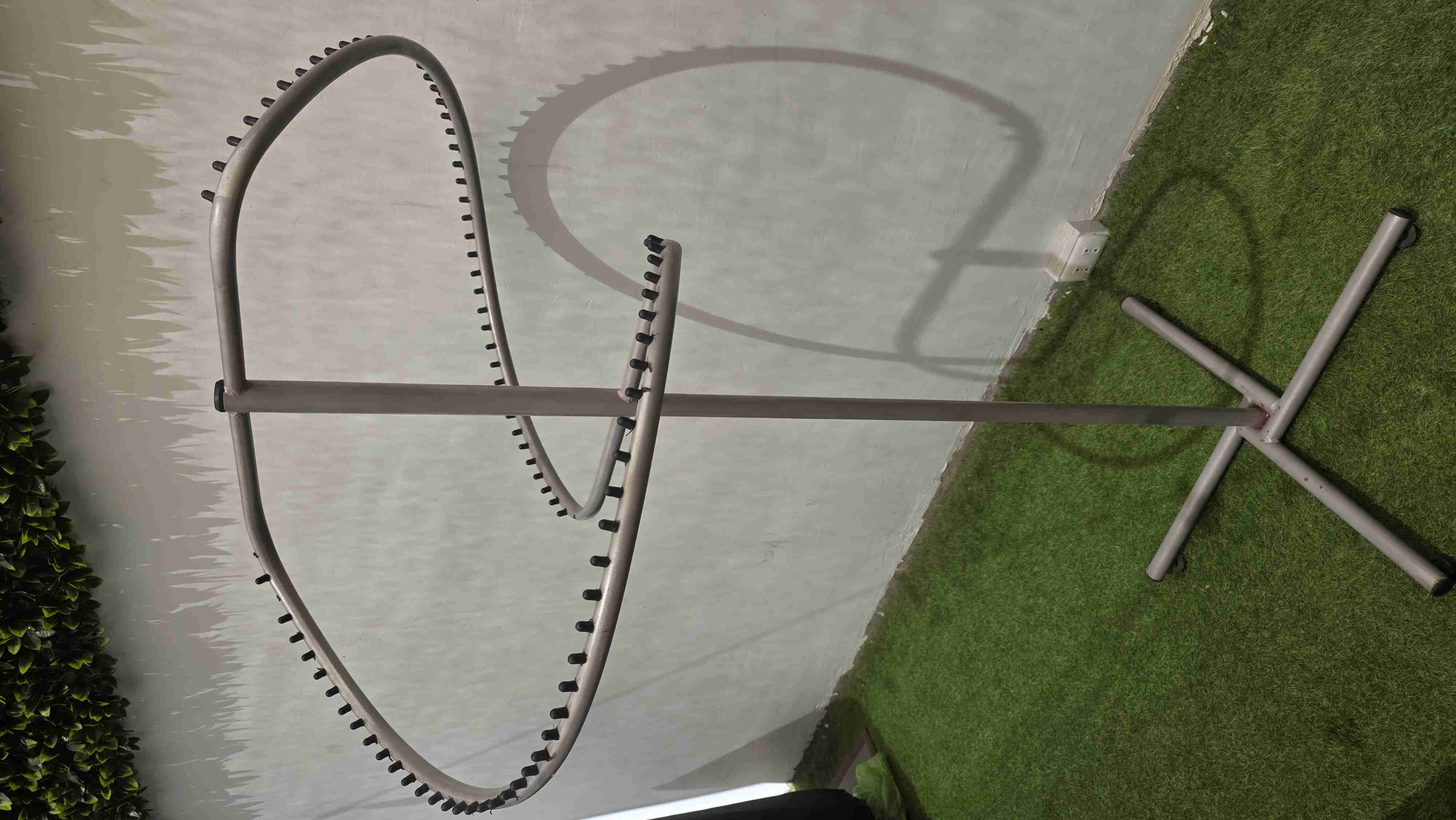 Exhibidor de ropa metálico