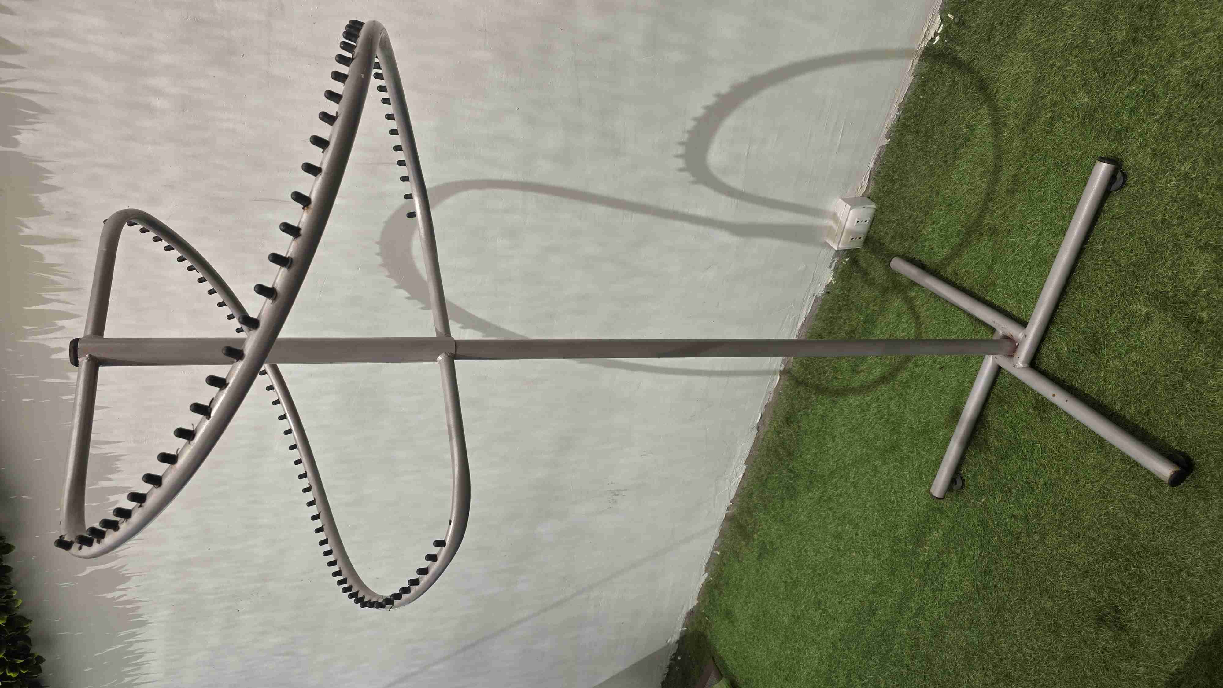 Exhibidor de ropa metálico - miniatura 2