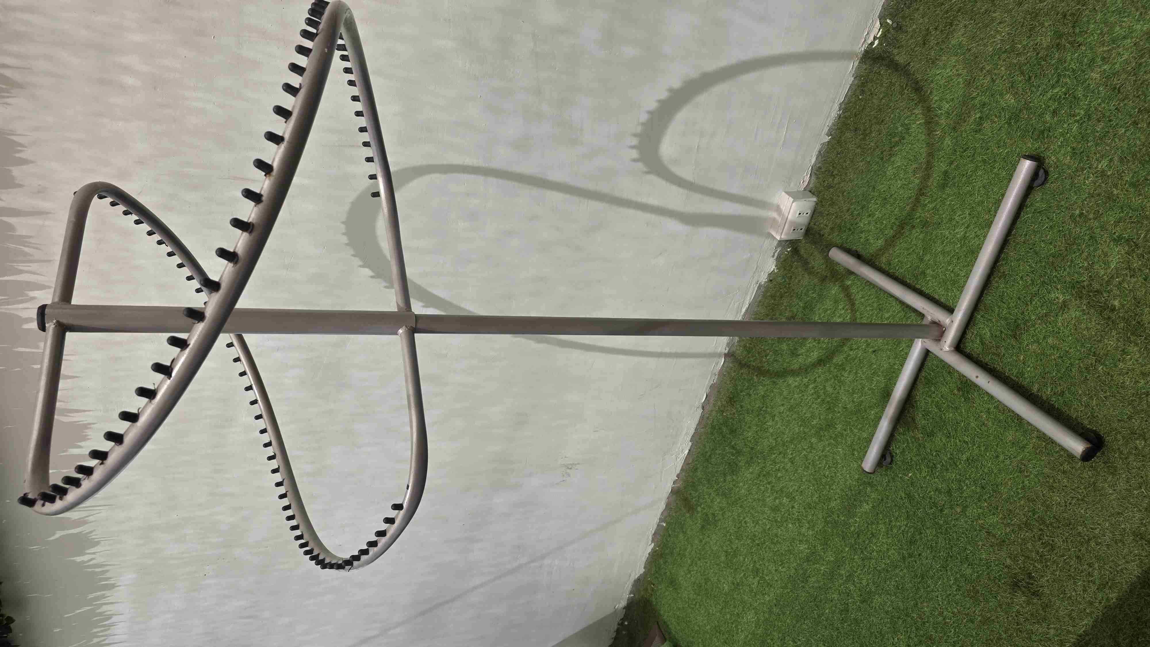 Exhibidor de ropa metálico - miniatura 3