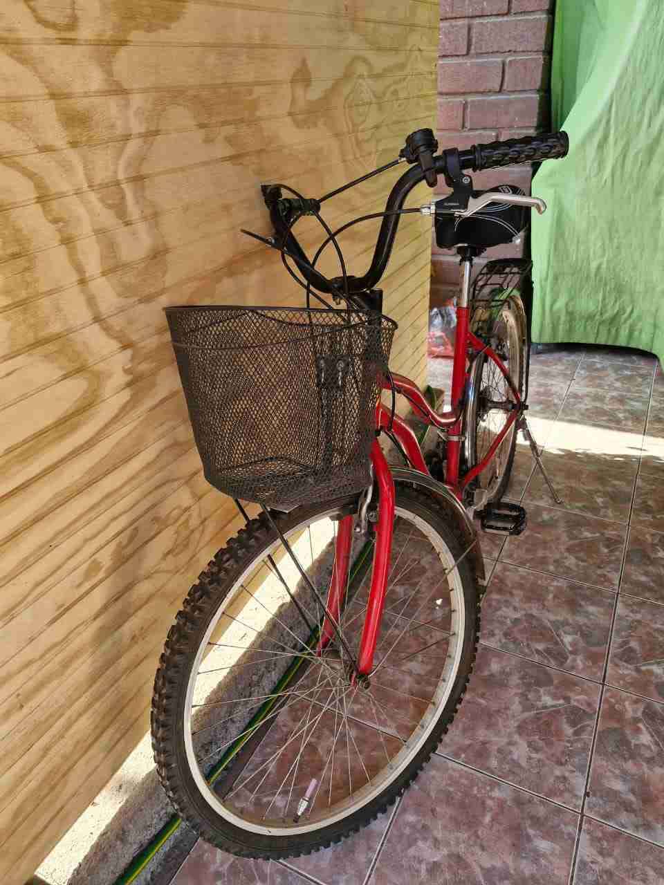 Bicicleta de paseo roja - miniatura 2
