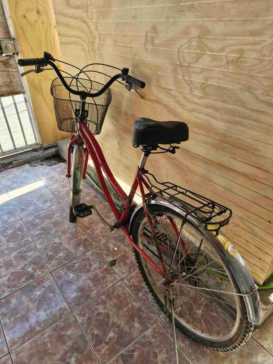 Bicicleta de paseo roja - miniatura 3