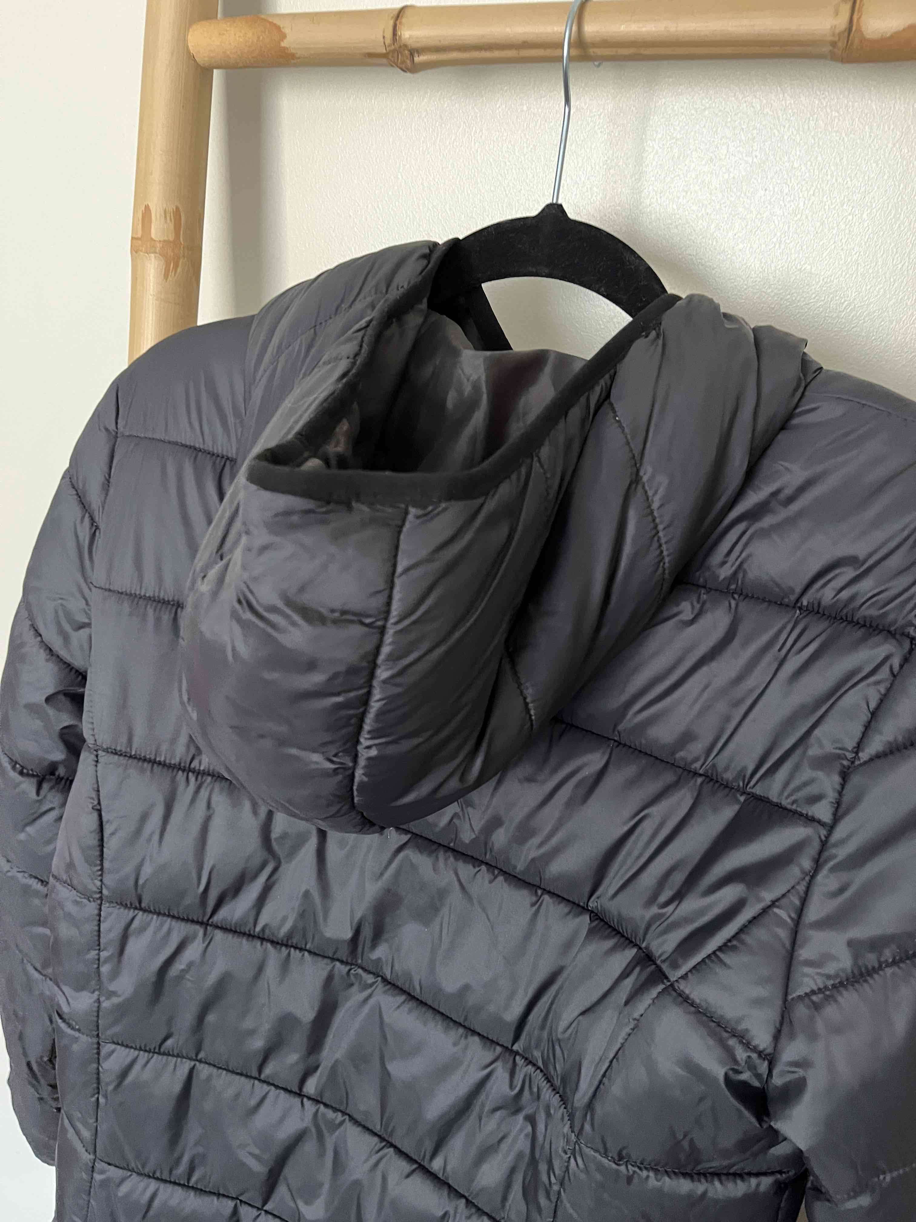 Parka negra acolchada con capucha - miniatura 2