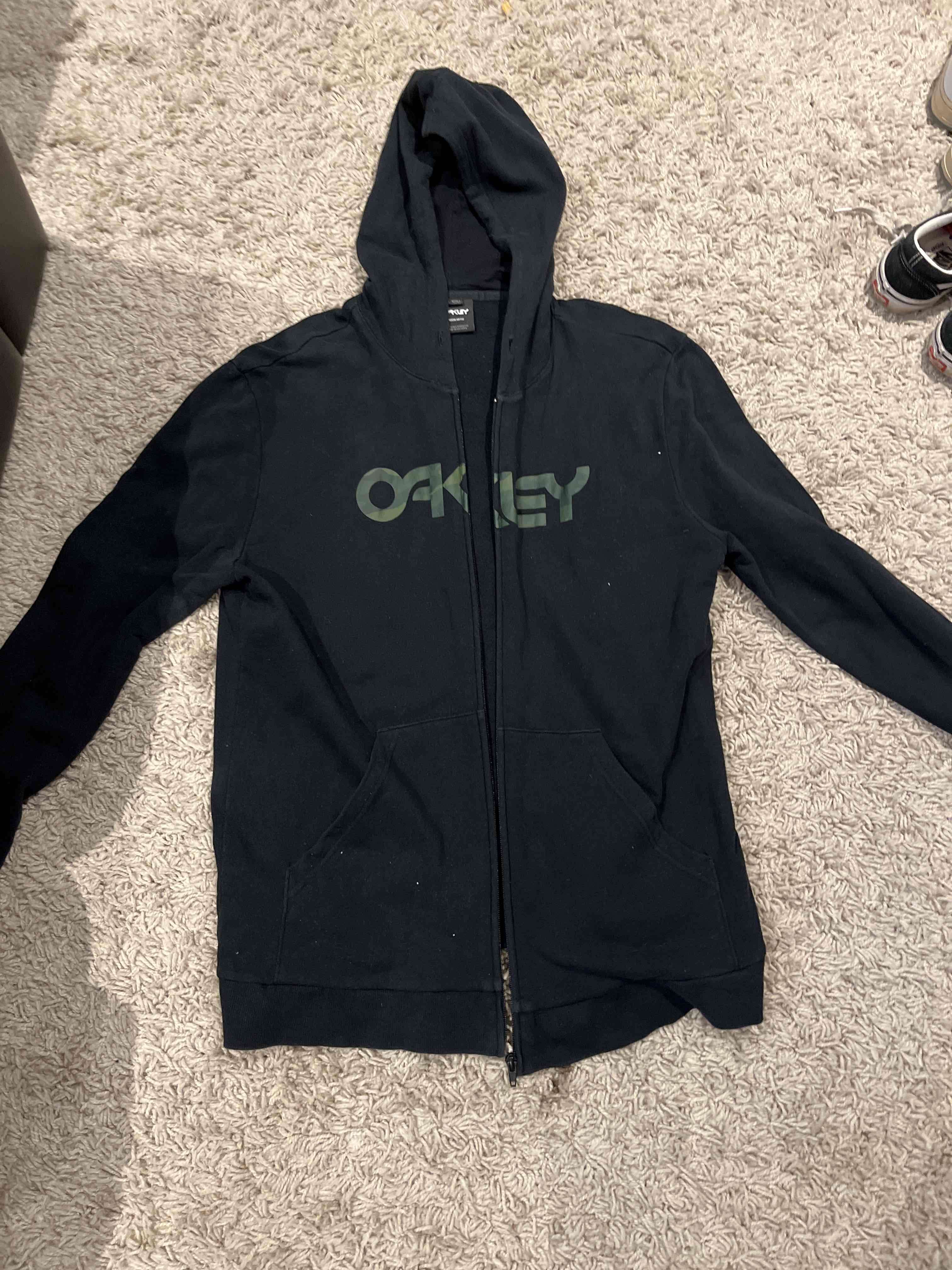 Polerón negro Oakley con cierre - miniatura 3