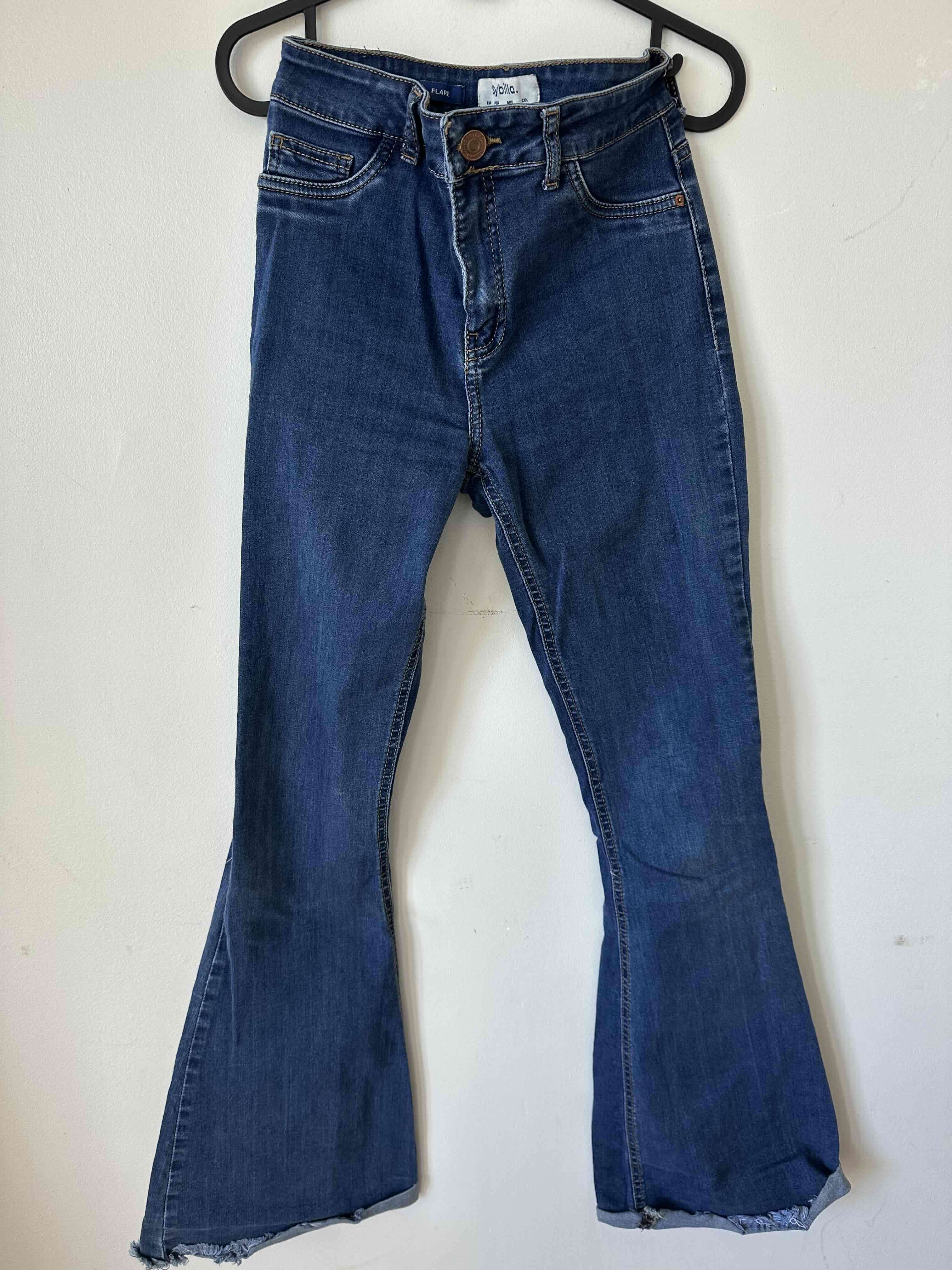 Jeans acampanados azul oscuro