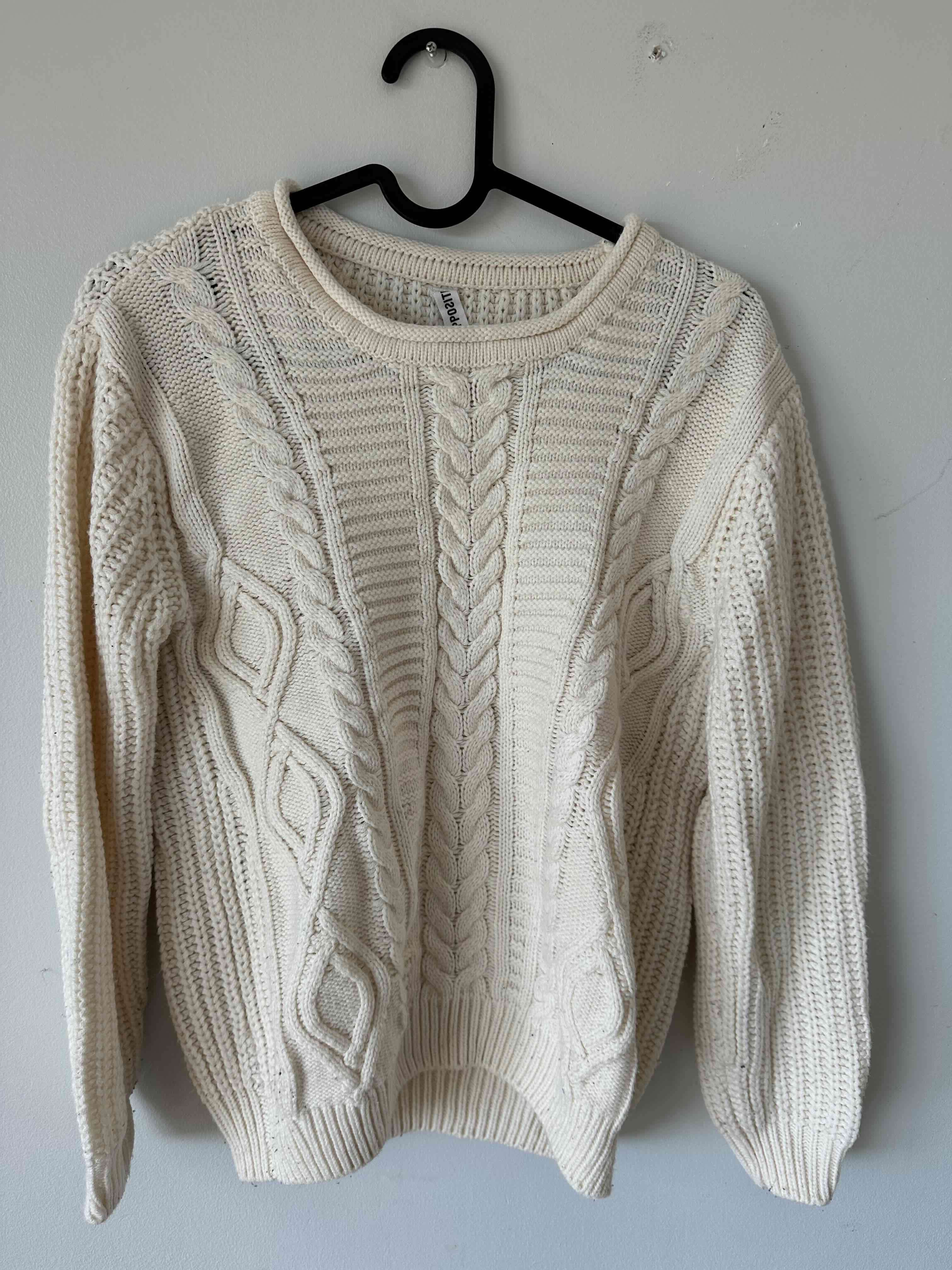 Suéter tejido crudo