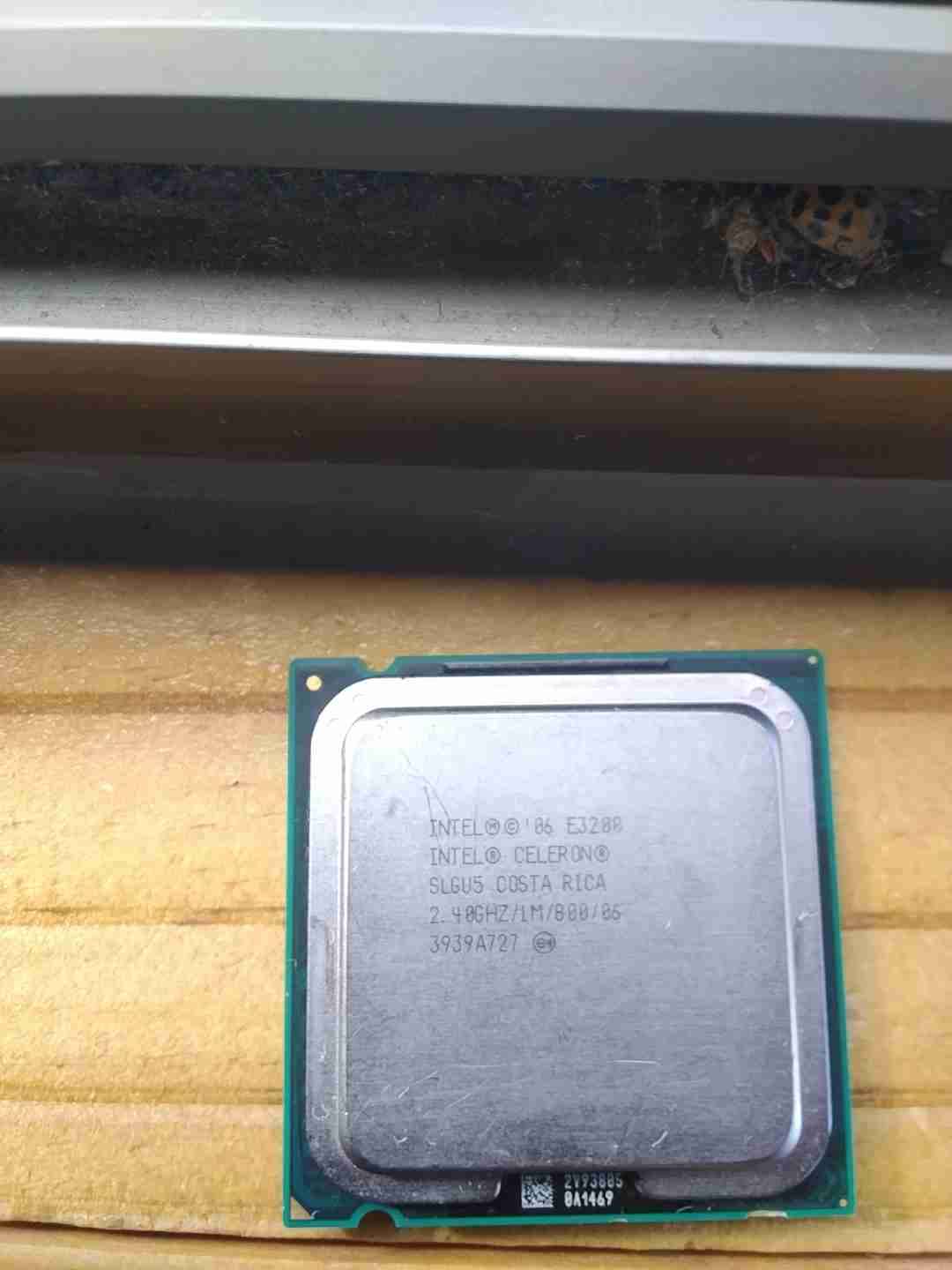 Procesador Intel Celeron 2.4GHz usado