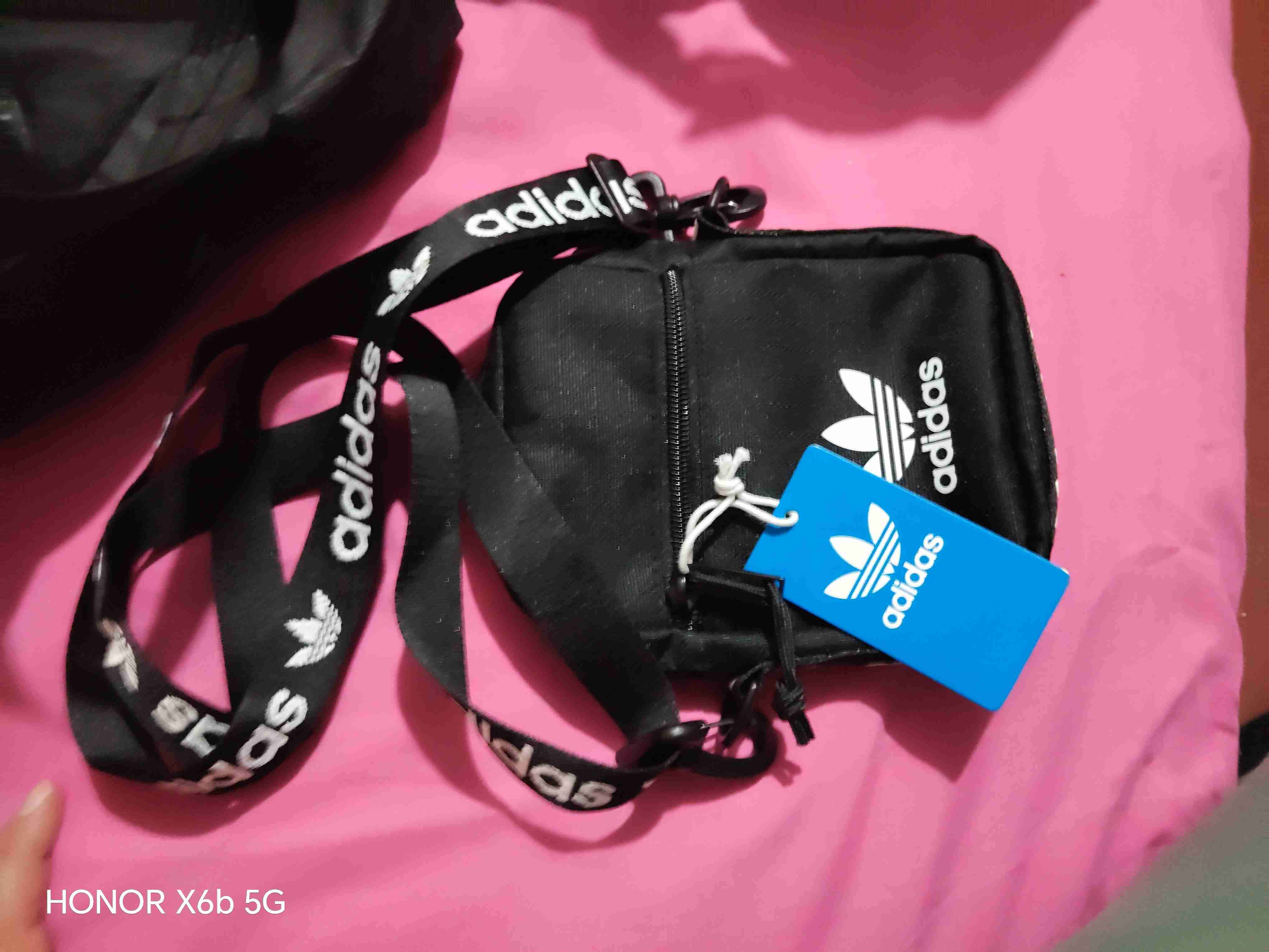 Bolso negro Adidas con etiqueta - miniatura 4