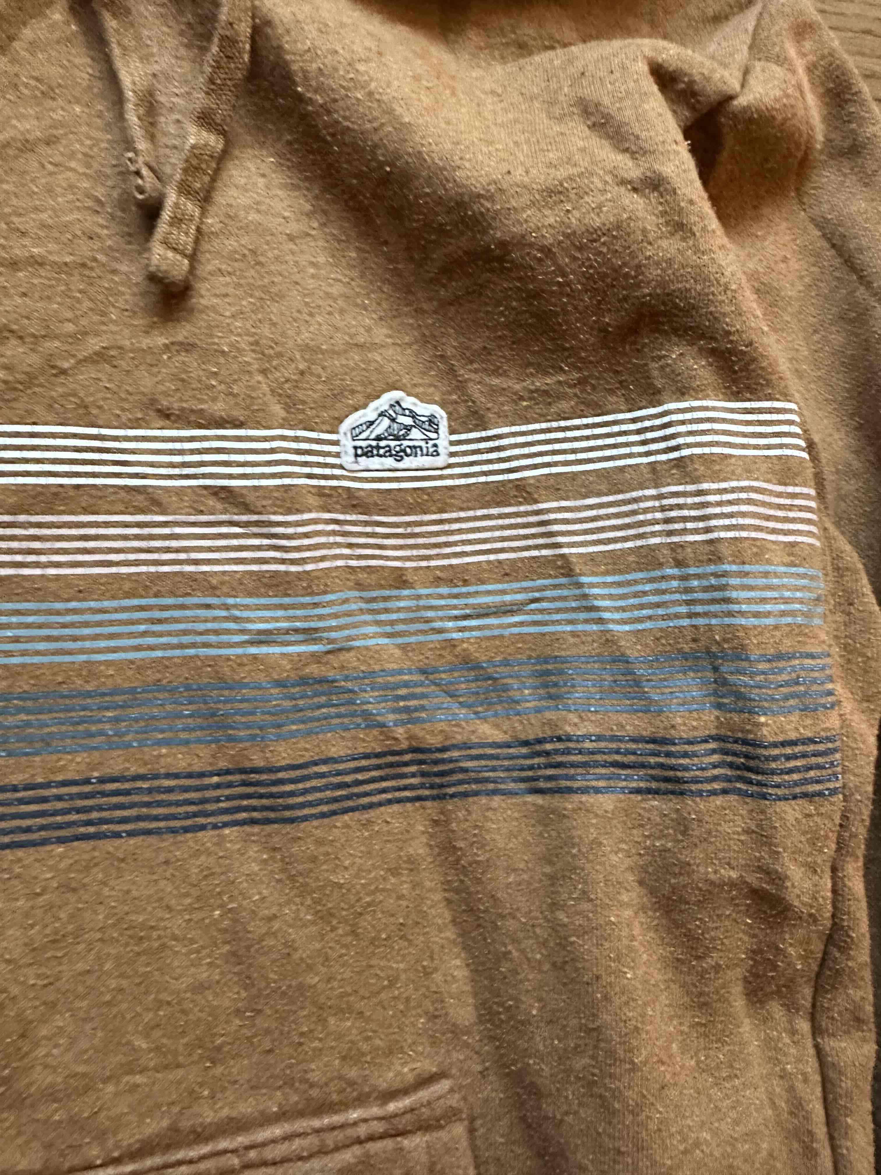 Polerón café con capucha Patagonia - miniatura 3