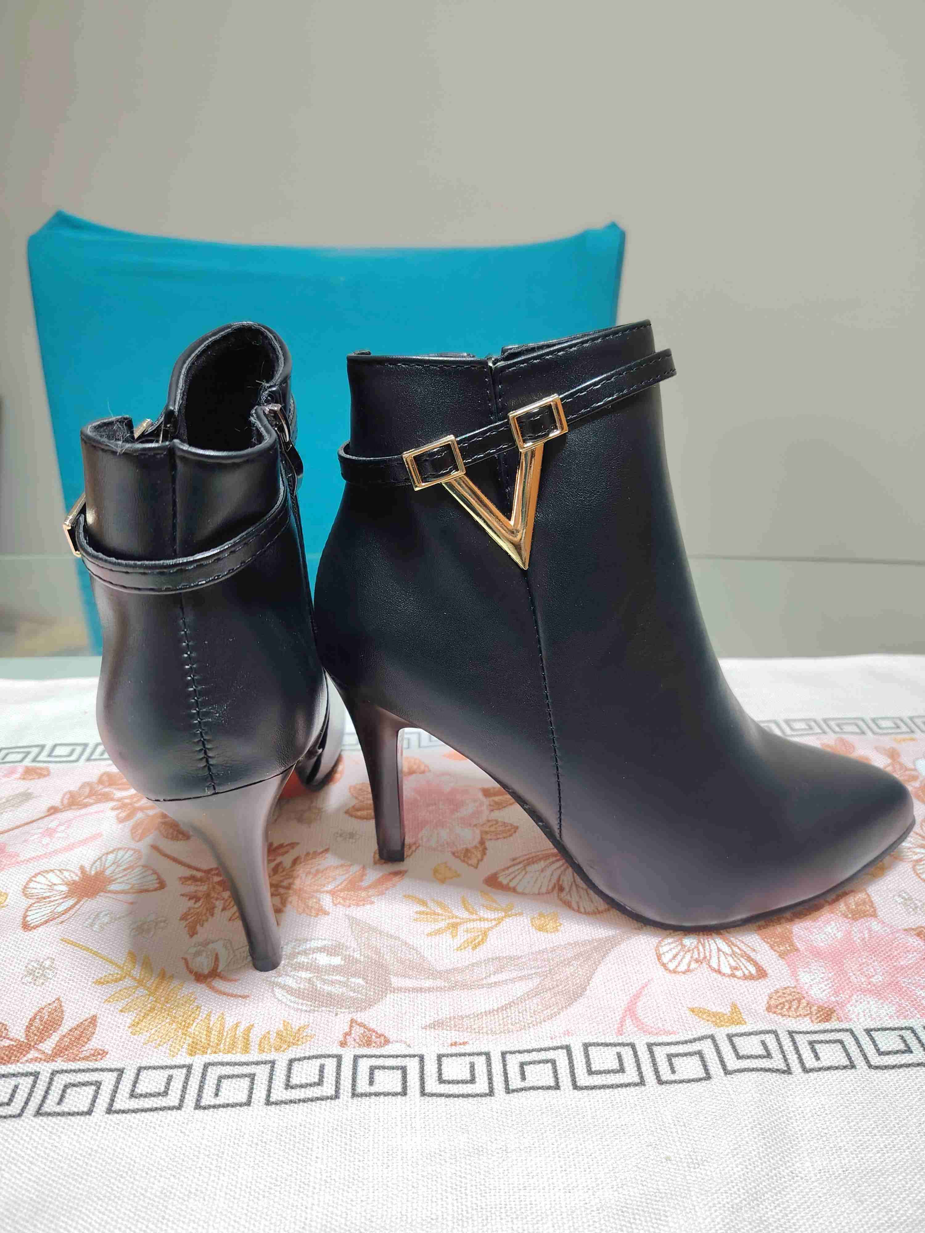 Botines negros con tacón alto - miniatura 3