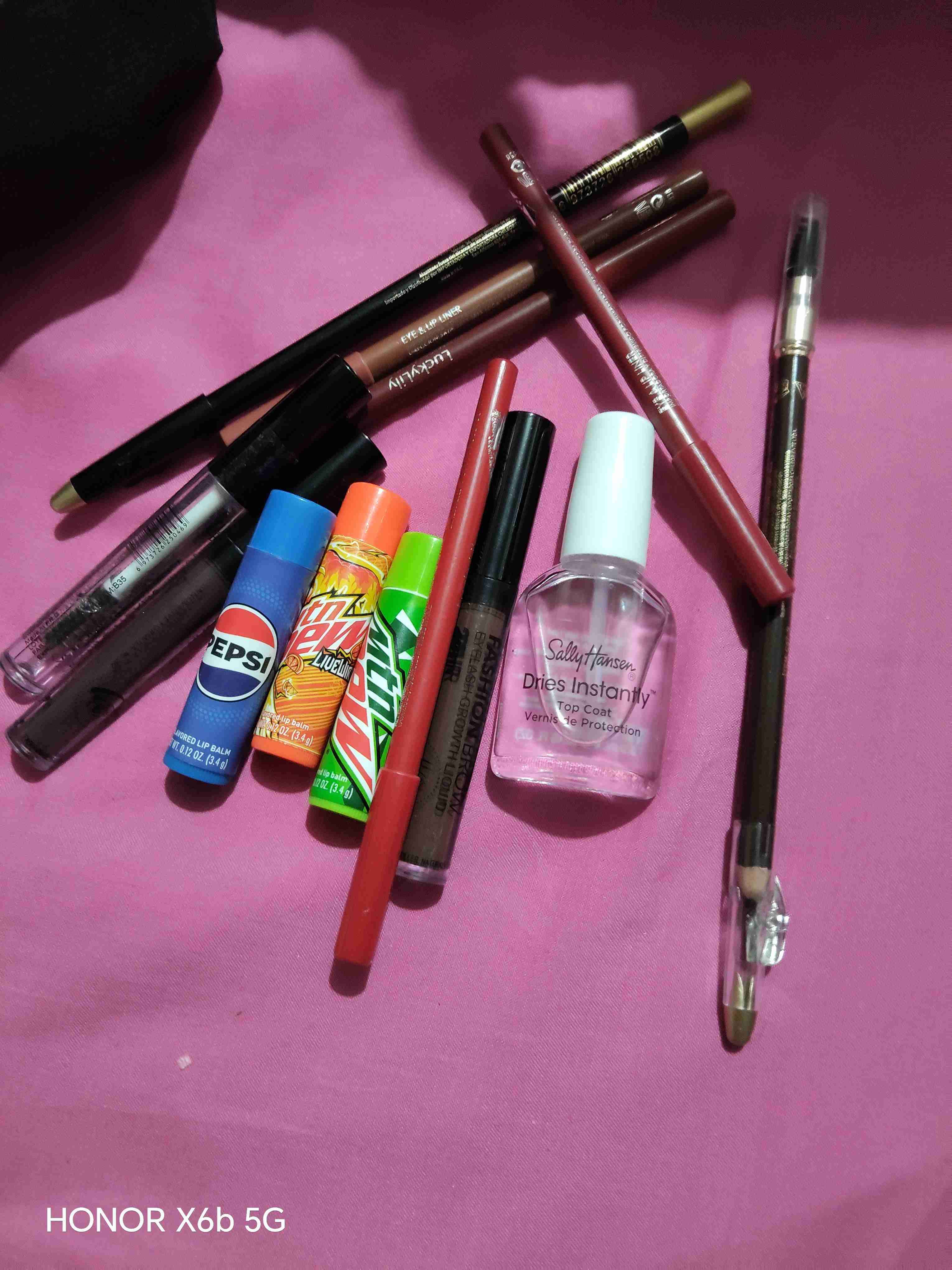 Lote de cosméticos variados - miniatura 2