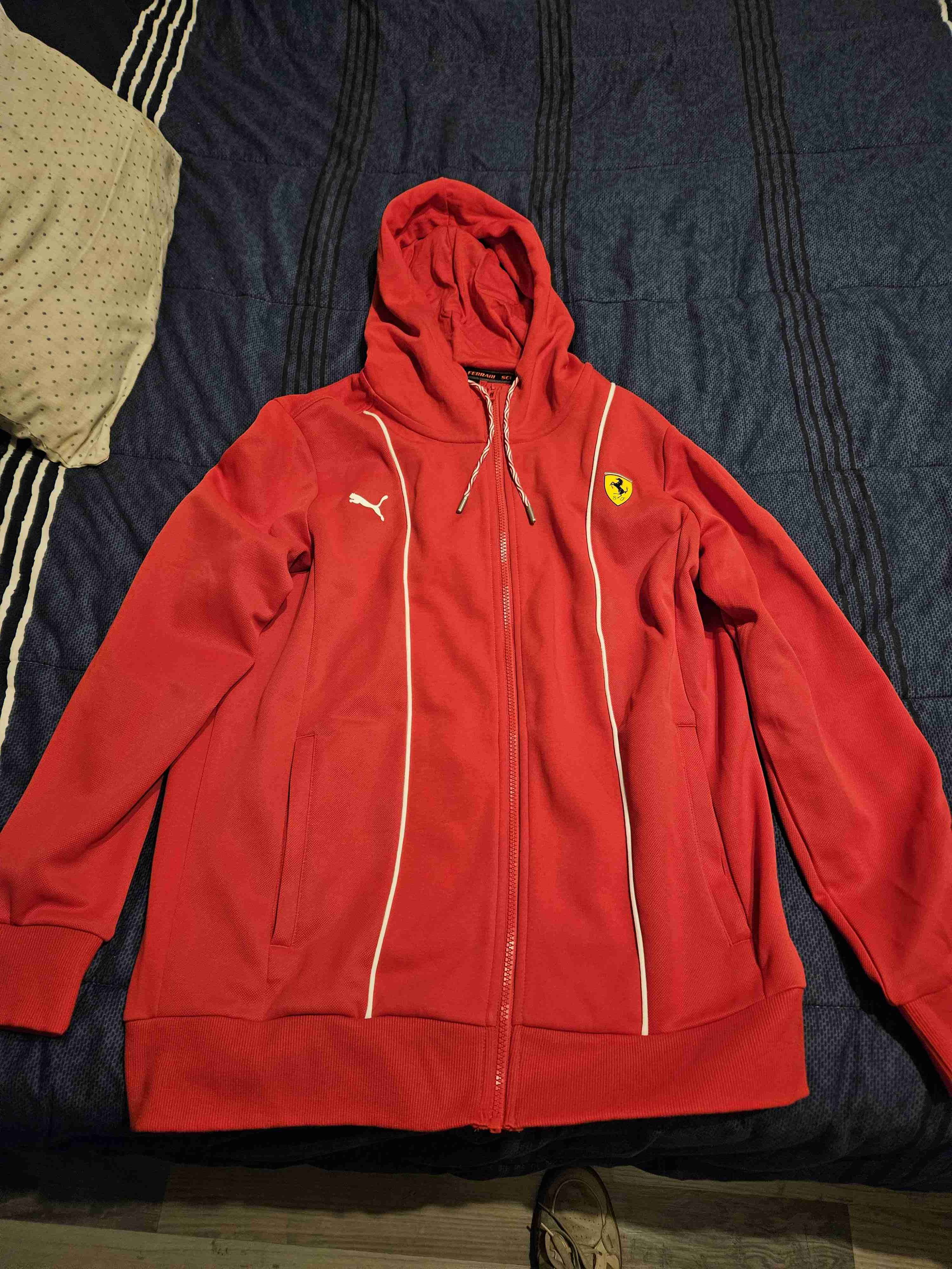 Polerón rojo con capucha ferrari Talla L