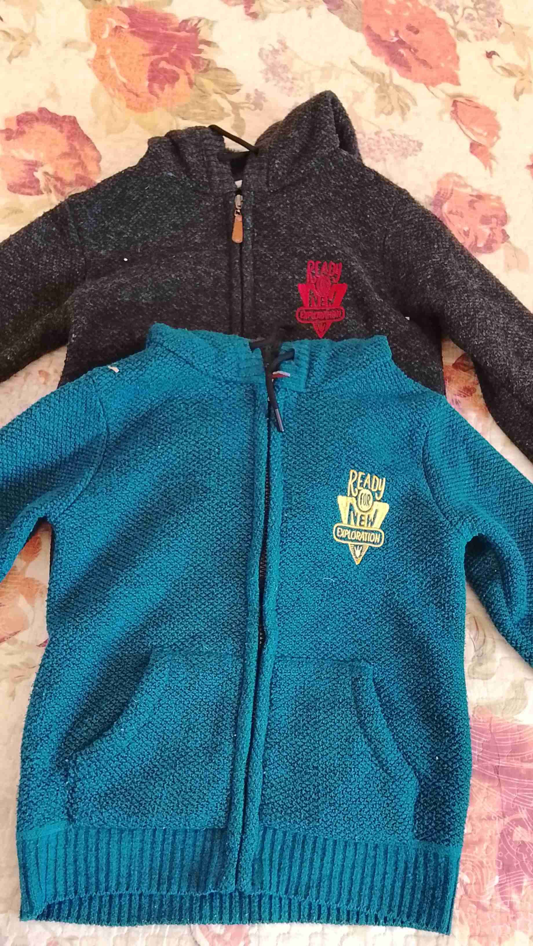 Dos polerones niños con capucha