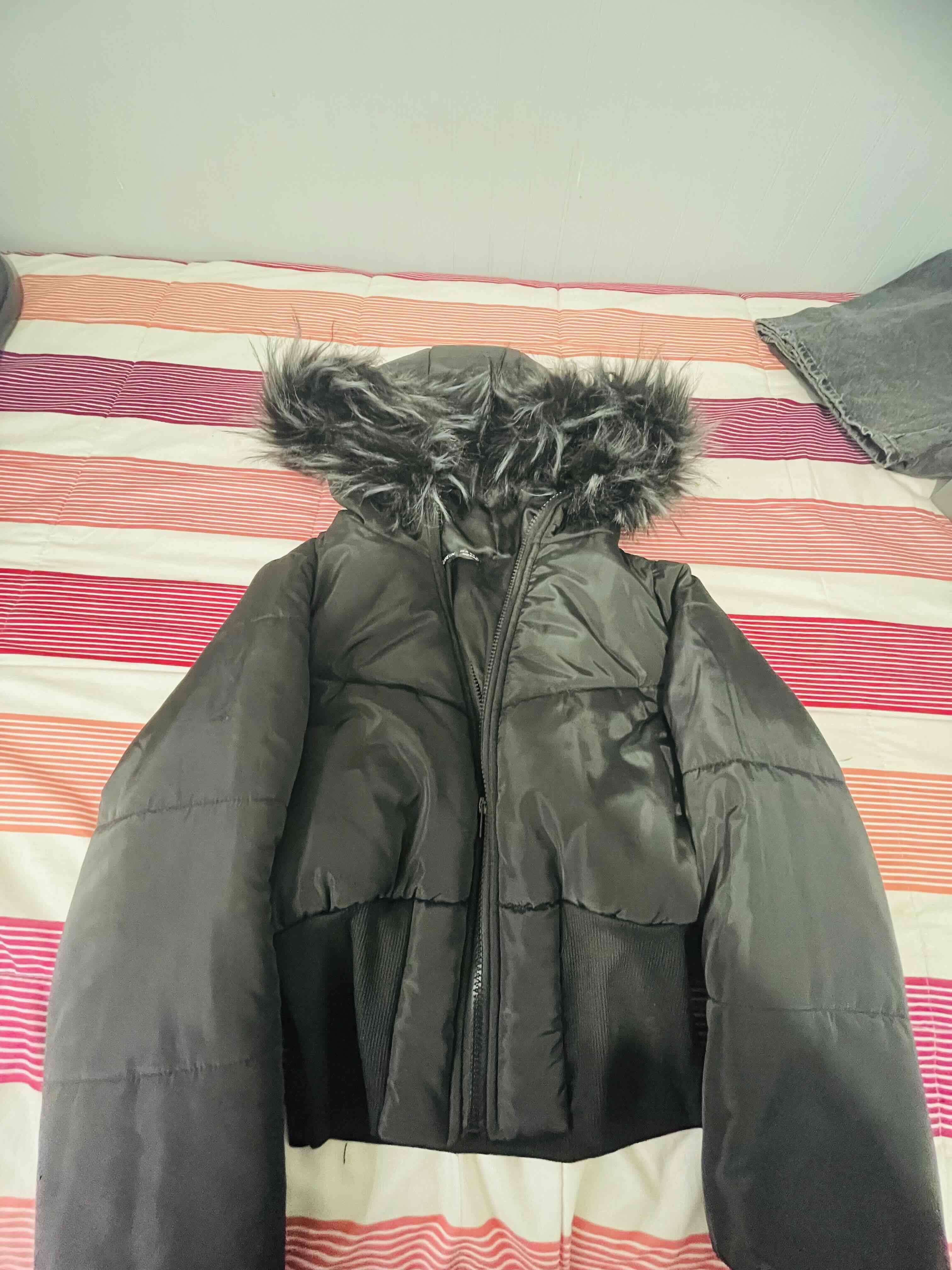 Chaqueta puff con capucha de piel