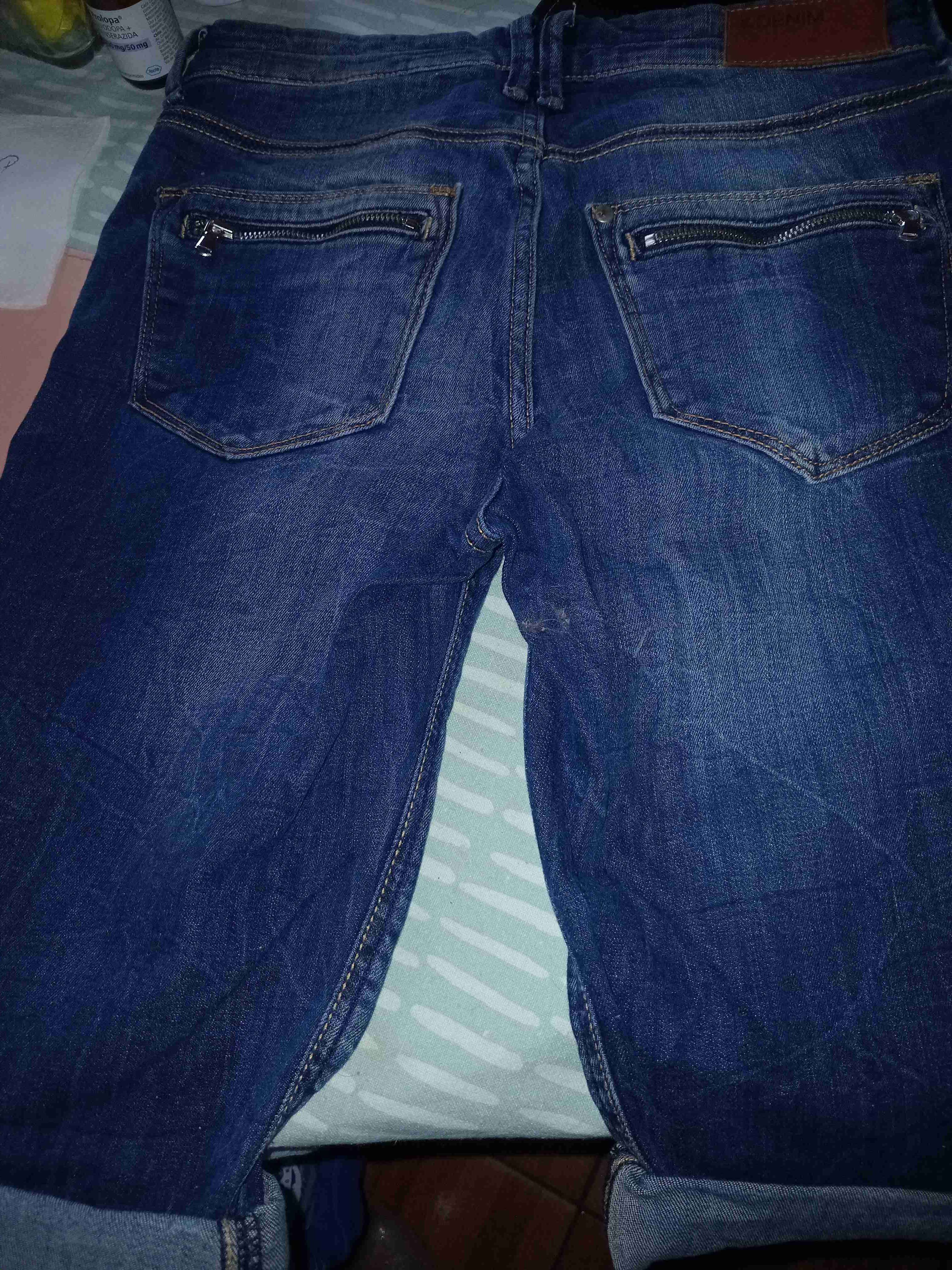 Jeans azul oscuro doblados - miniatura 2