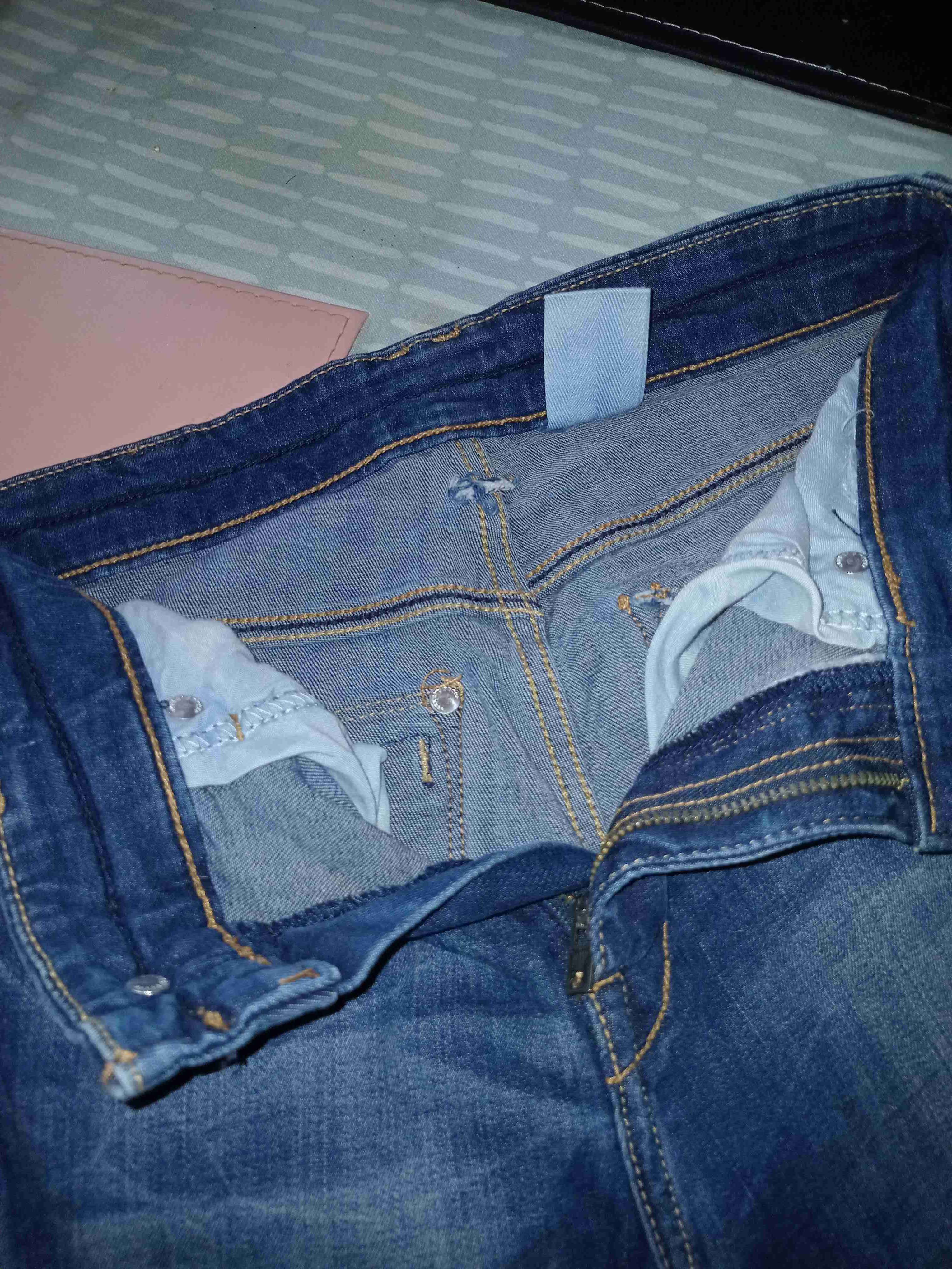 Jeans azul oscuro doblados - miniatura 4