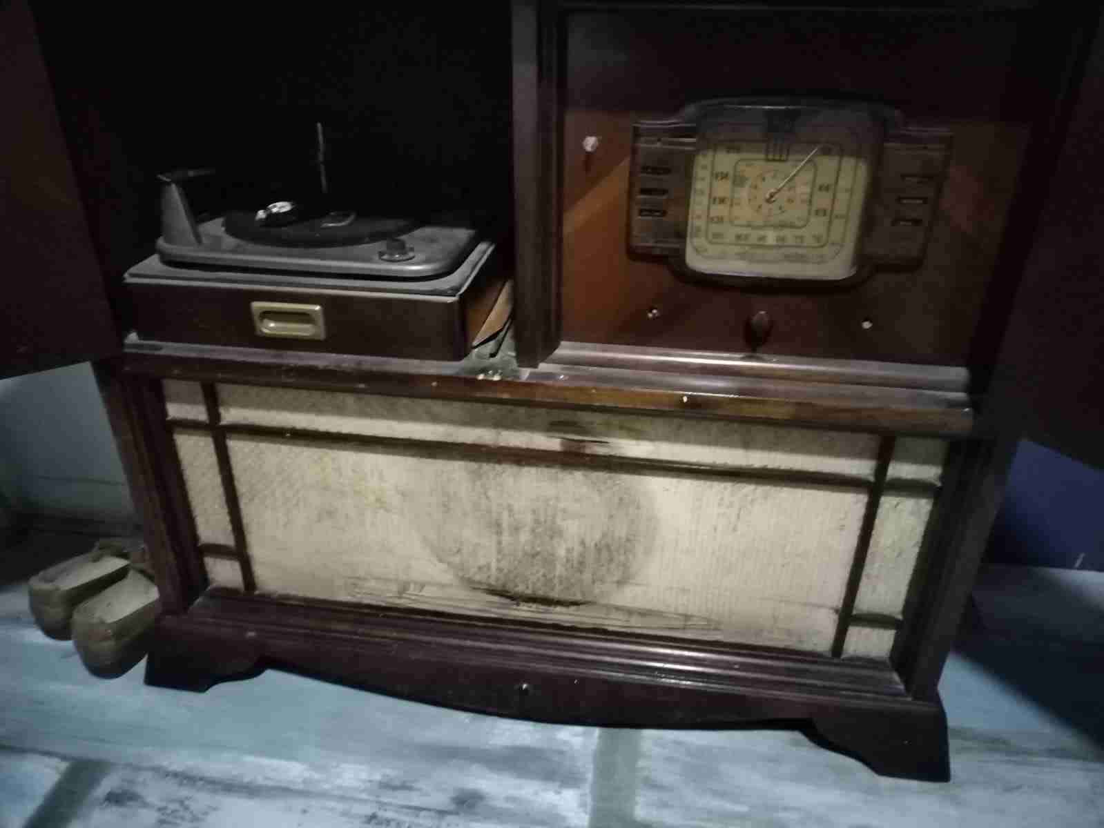 Radio tocadiscos vintage - miniatura 4