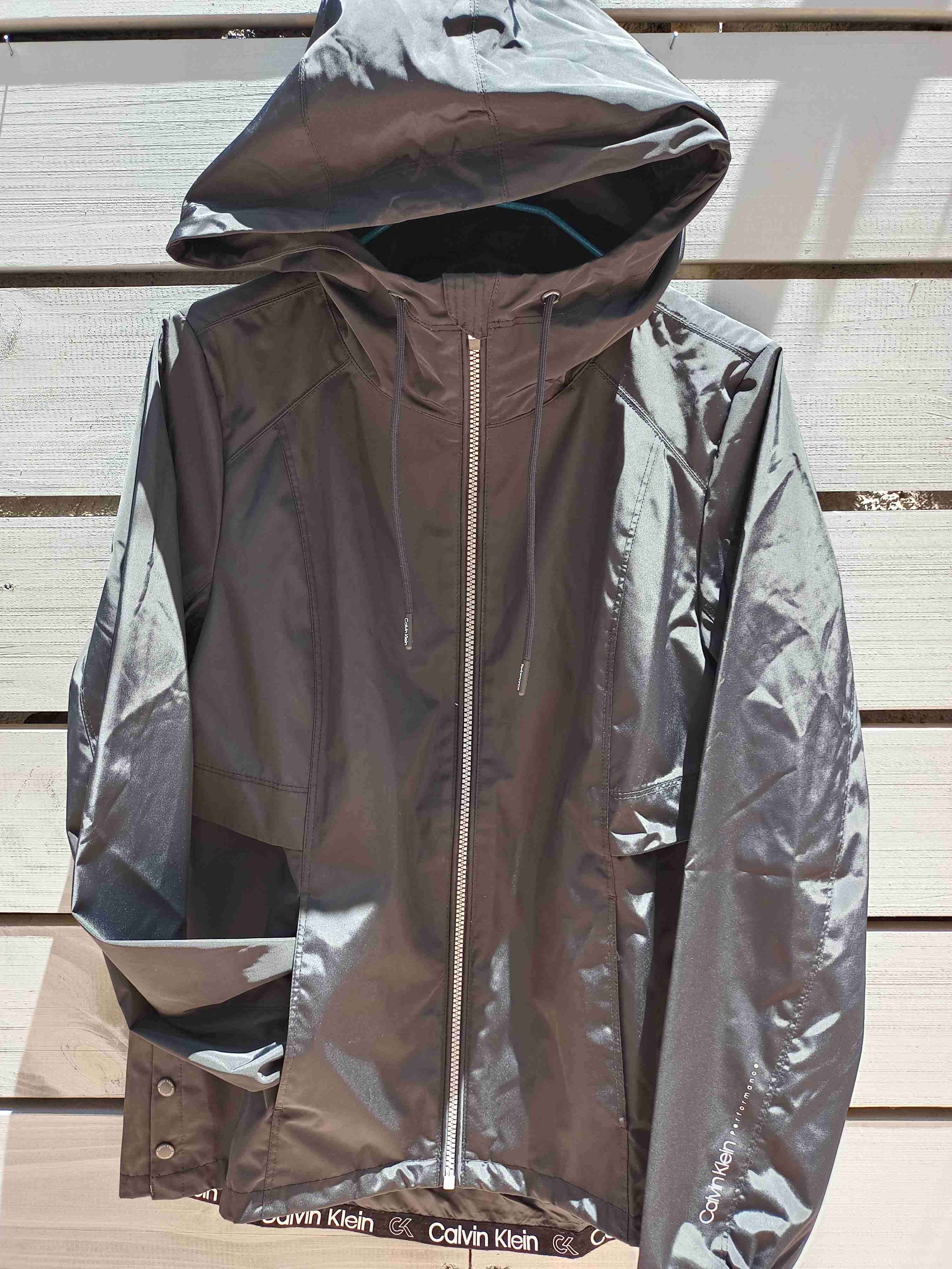 Chaqueta Calvin Klein negra con capucha - miniatura 2