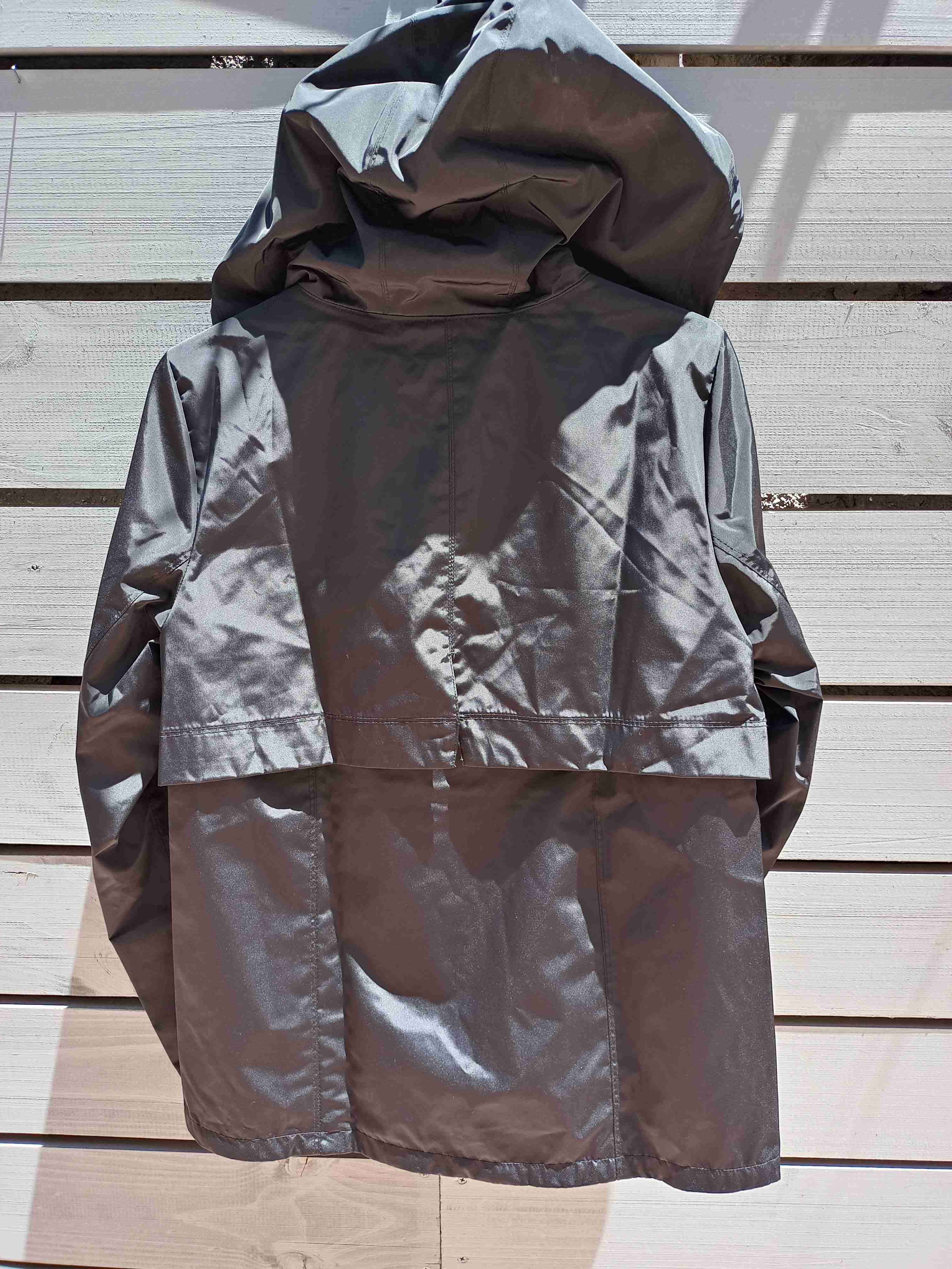 Chaqueta Calvin Klein negra con capucha - miniatura 3