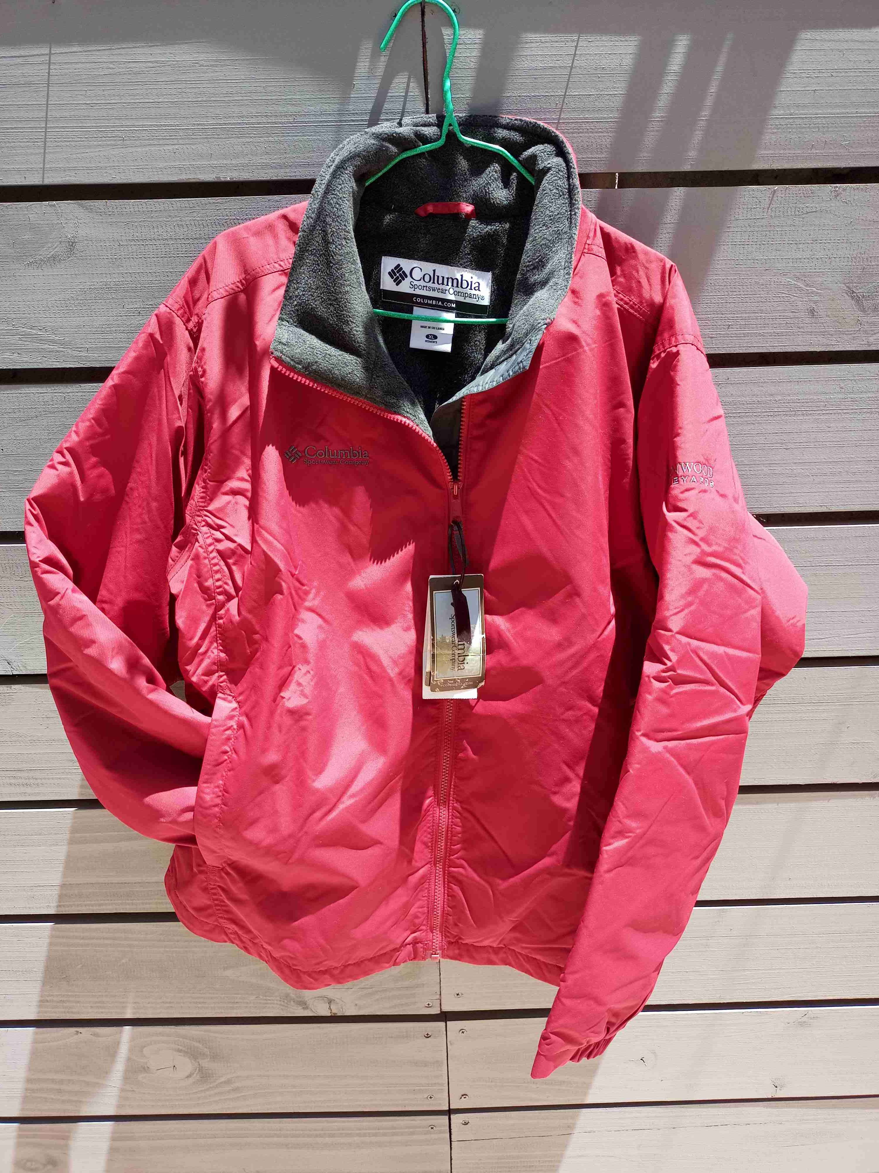 Chaqueta Columbia roja outdoor