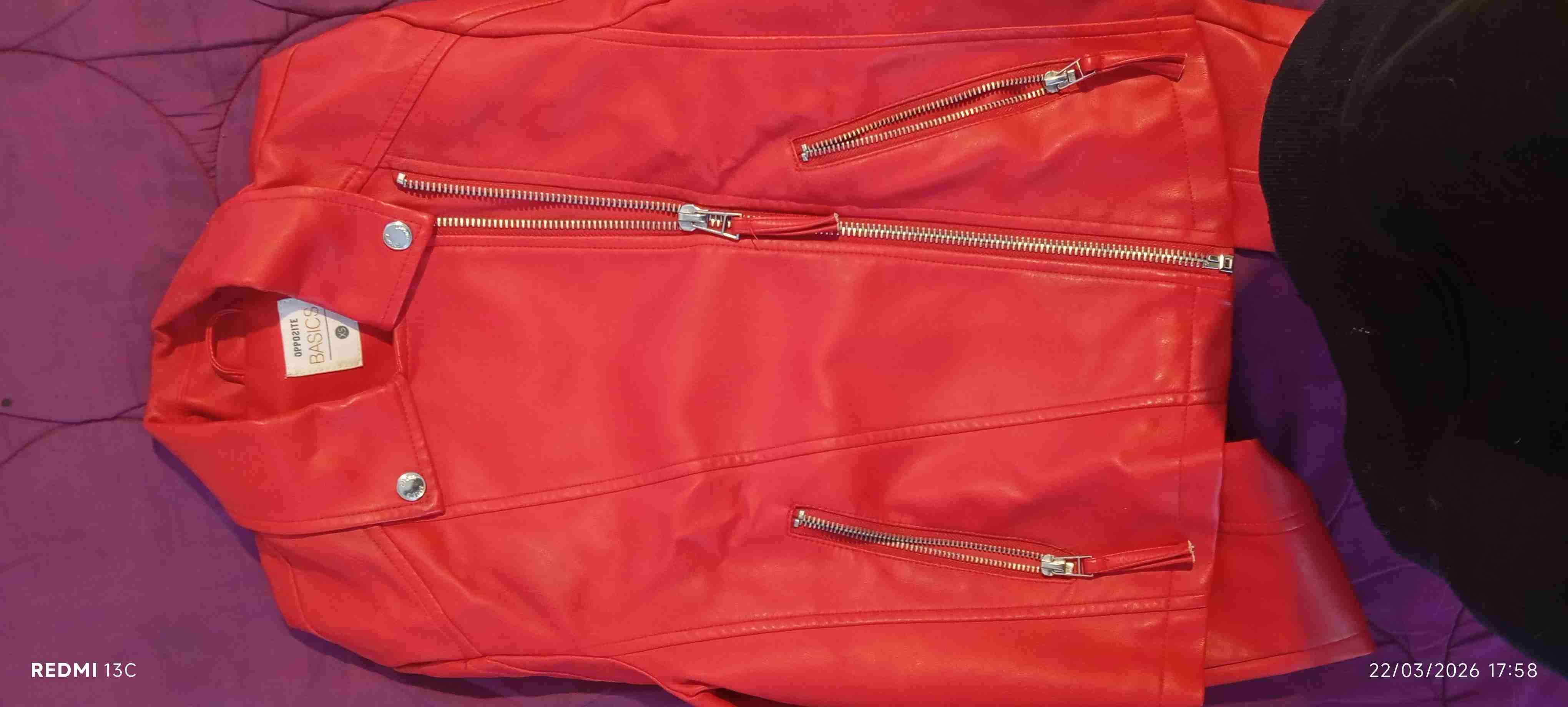 Chaqueta roja de motociclista - miniatura 2