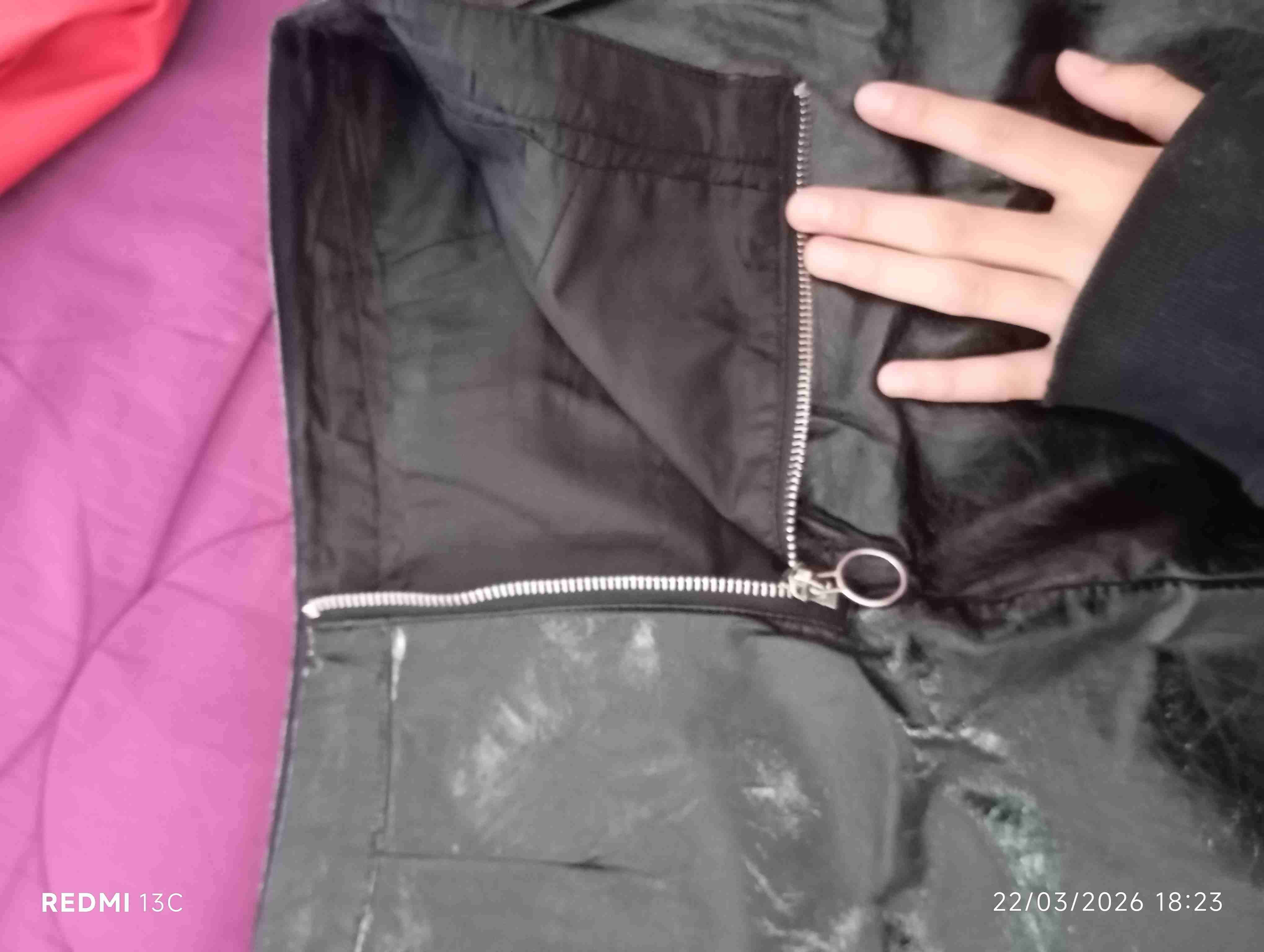 Falda mini negra brillante de cuero - miniatura 3