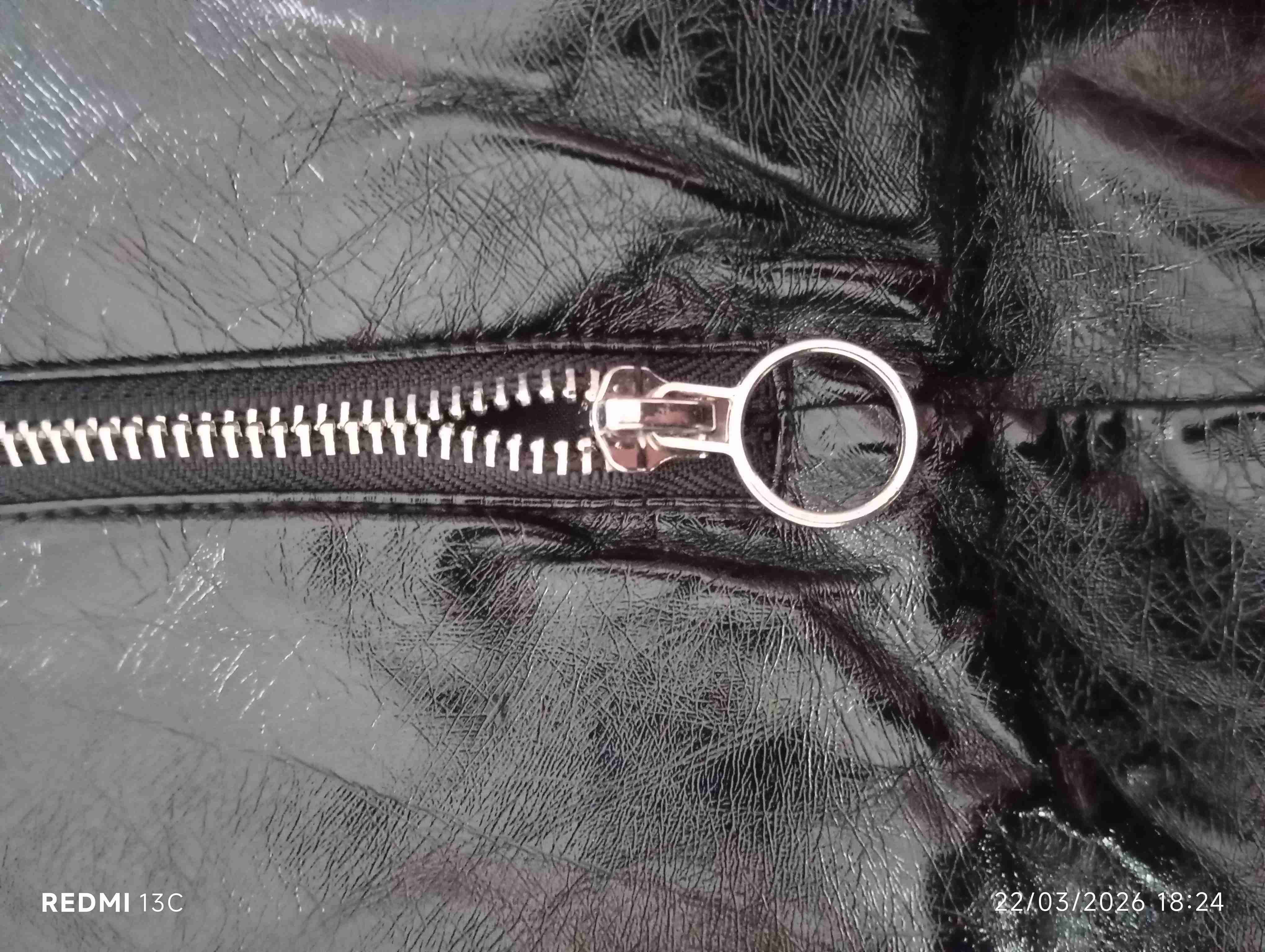 Falda mini negra brillante de cuero - miniatura 4