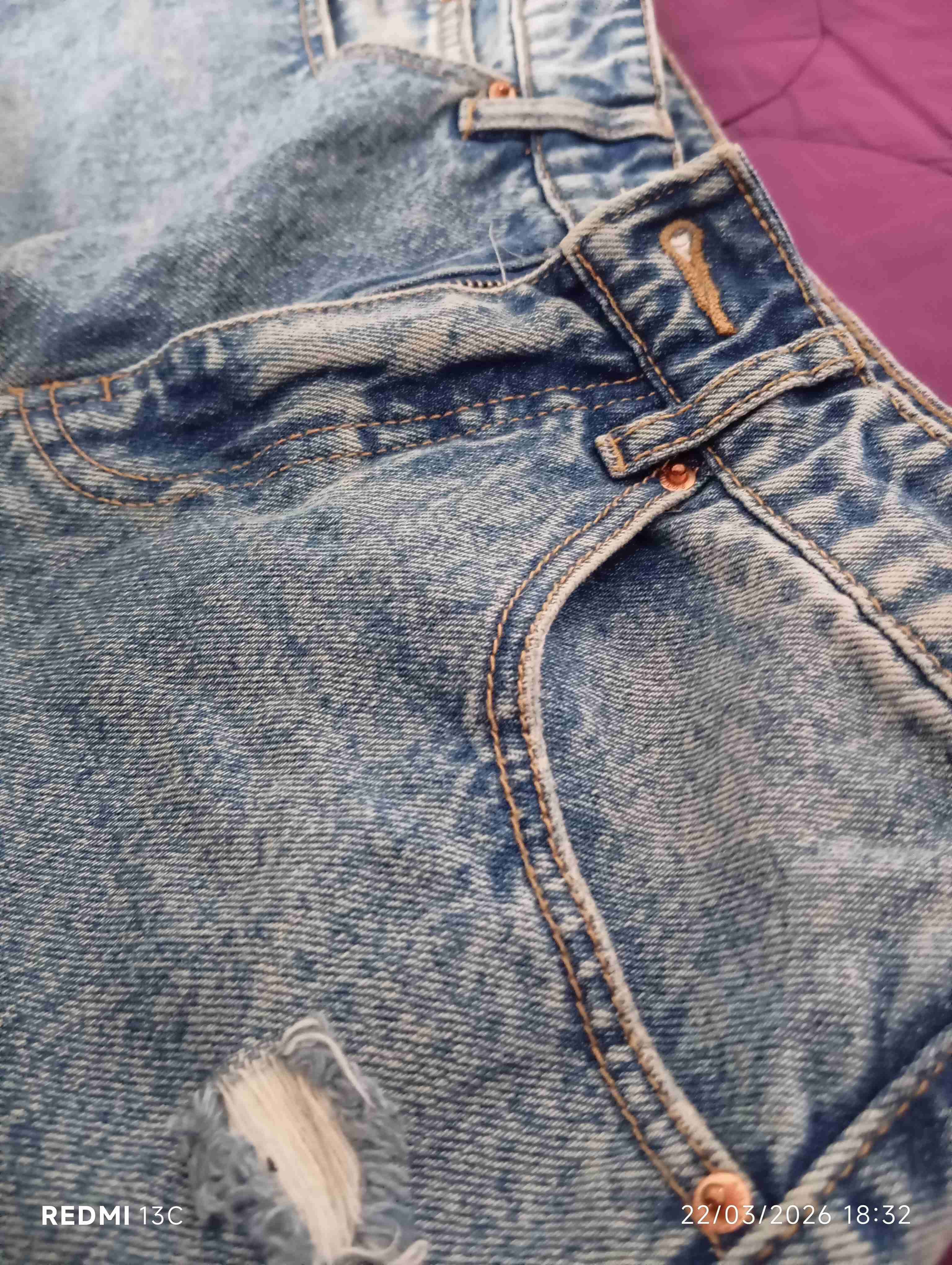 Jeans desgastados celestes - miniatura 4