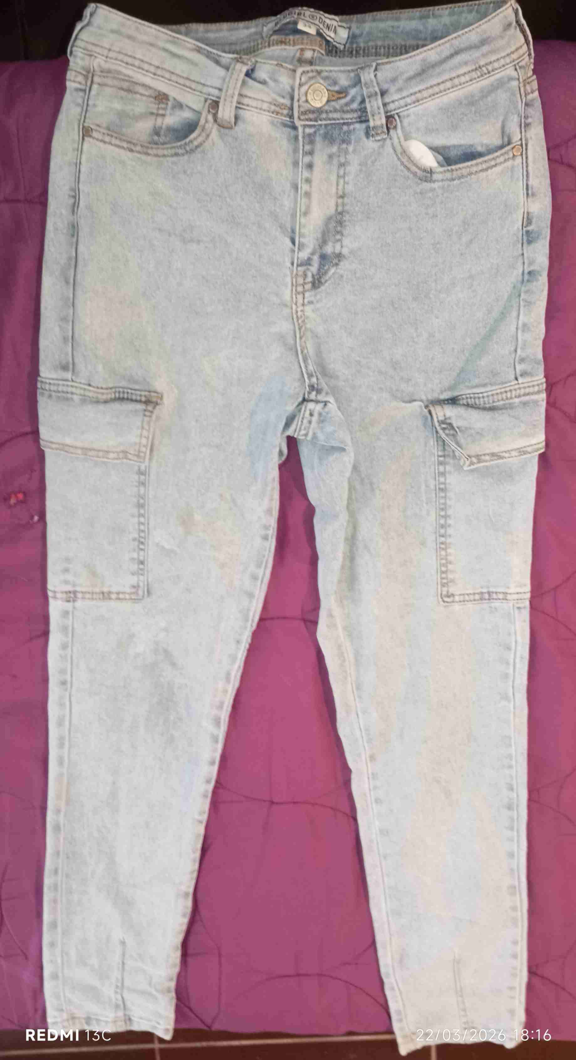 Jeans celeste ajustado mujer