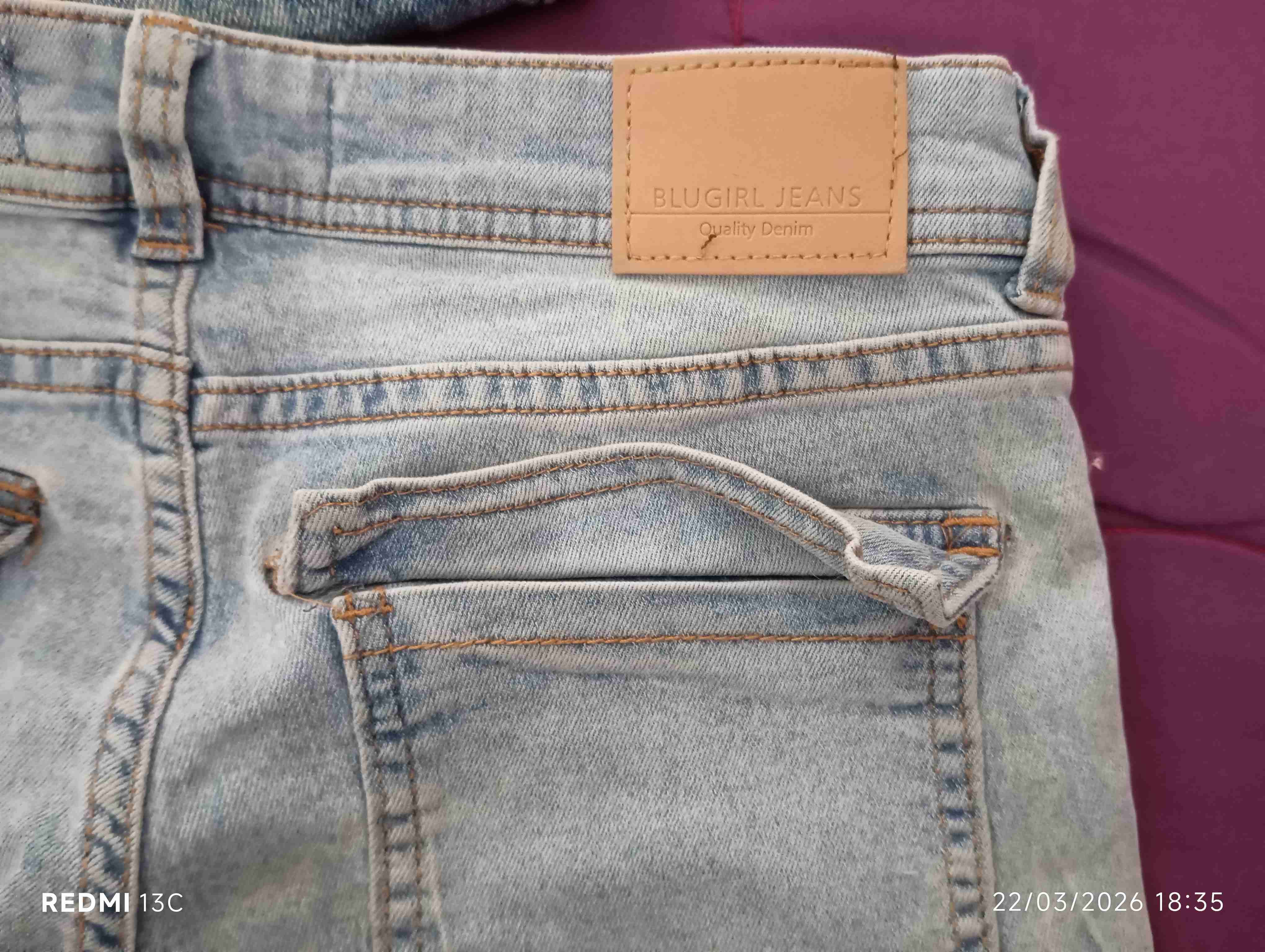 Jeans celeste ajustado mujer - miniatura 3