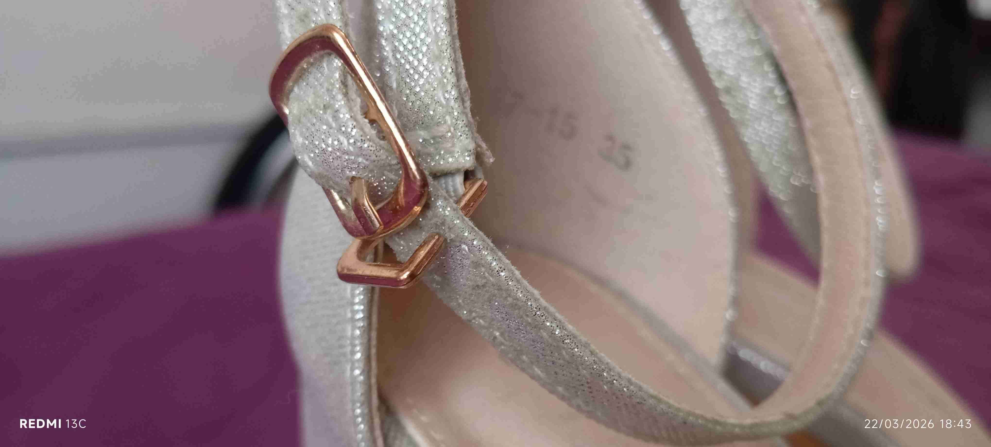 Zapatos plateadas elegantes - miniatura 2