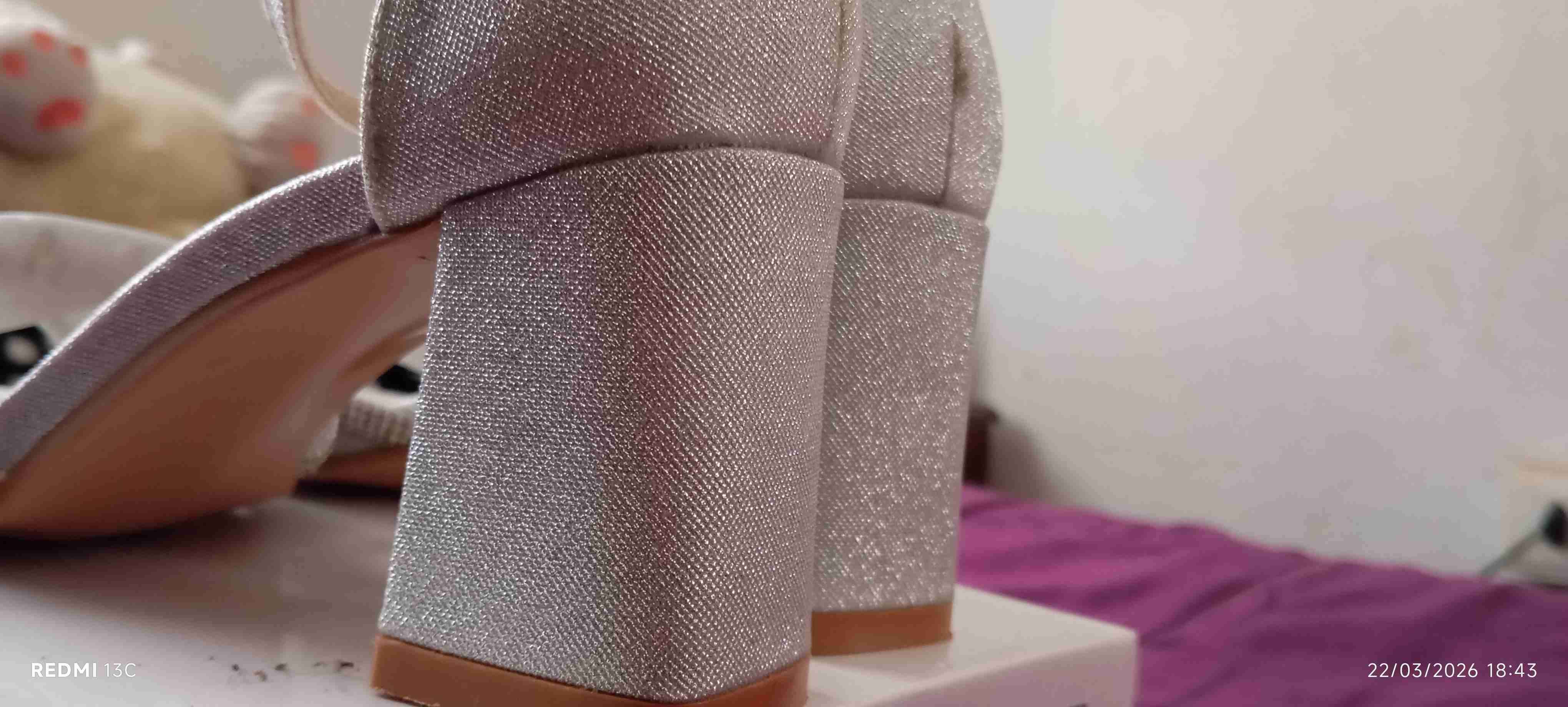 Zapatos plateadas elegantes - miniatura 6