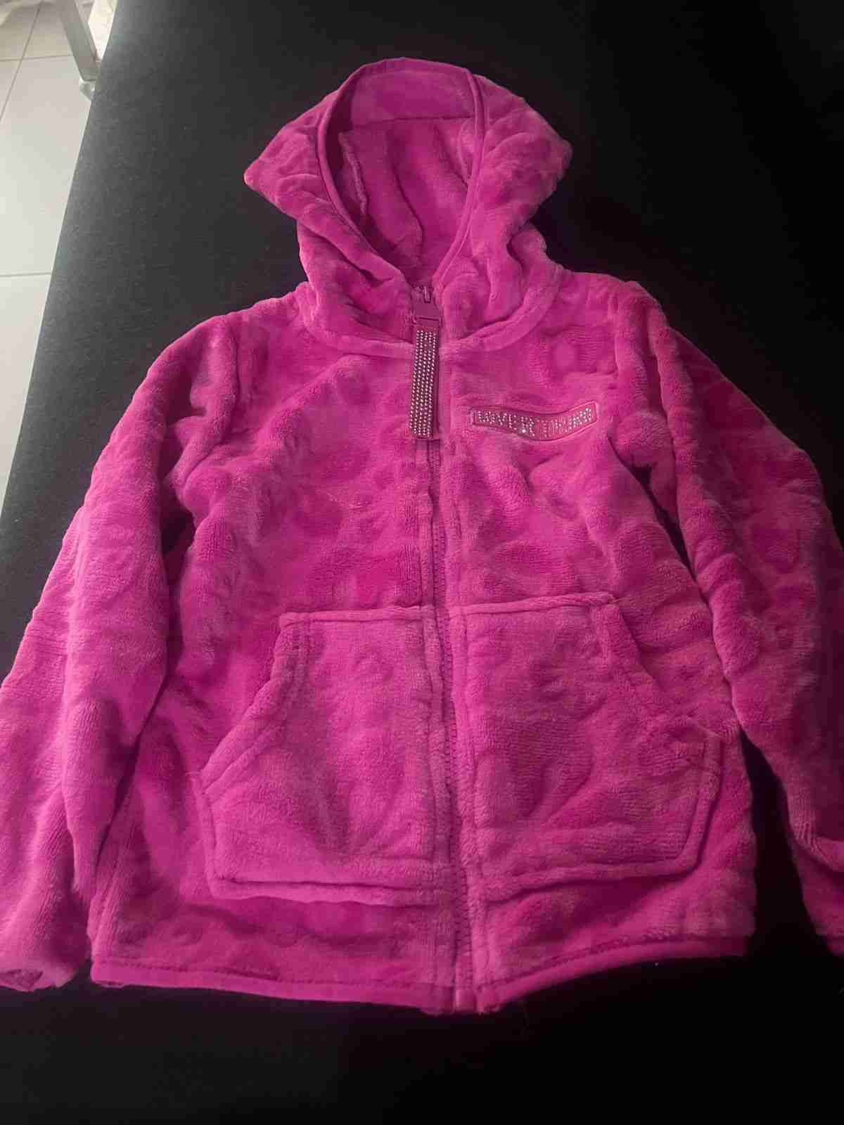 Chaqueta polar rosa con capucha talla 4