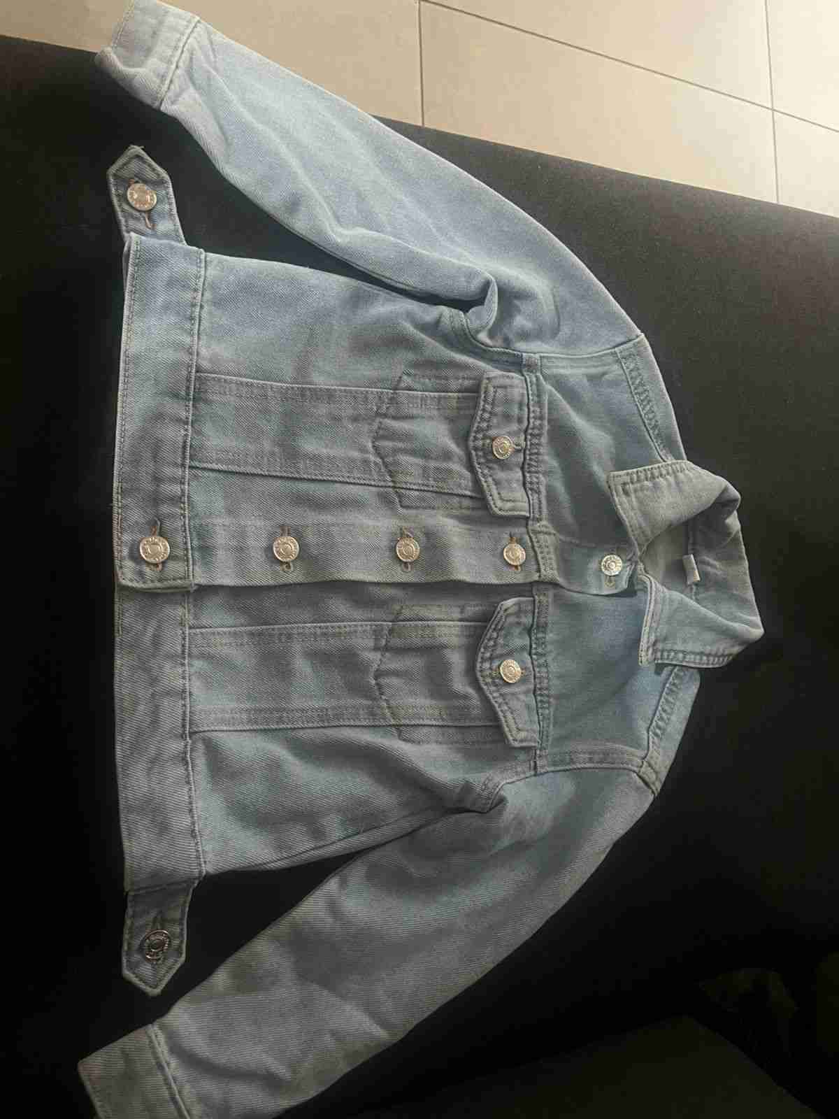 Chaqueta de mezclilla azul claro talla 4